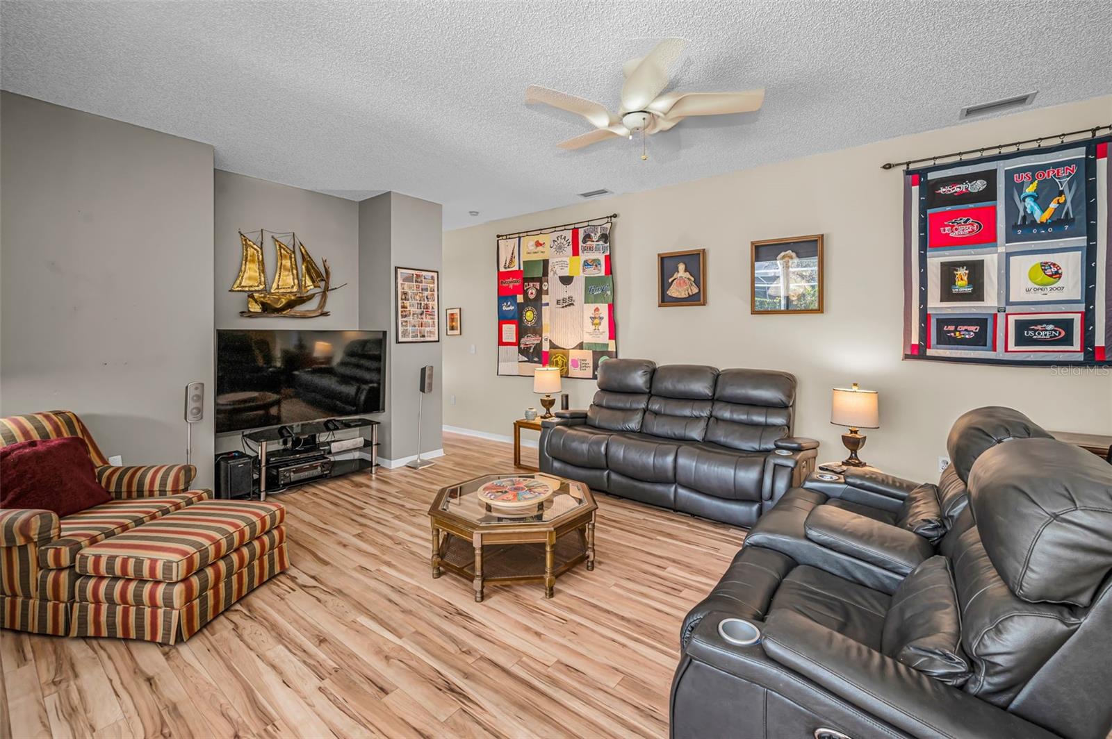 Listing photo id 12 for 2272 Warwick Drive