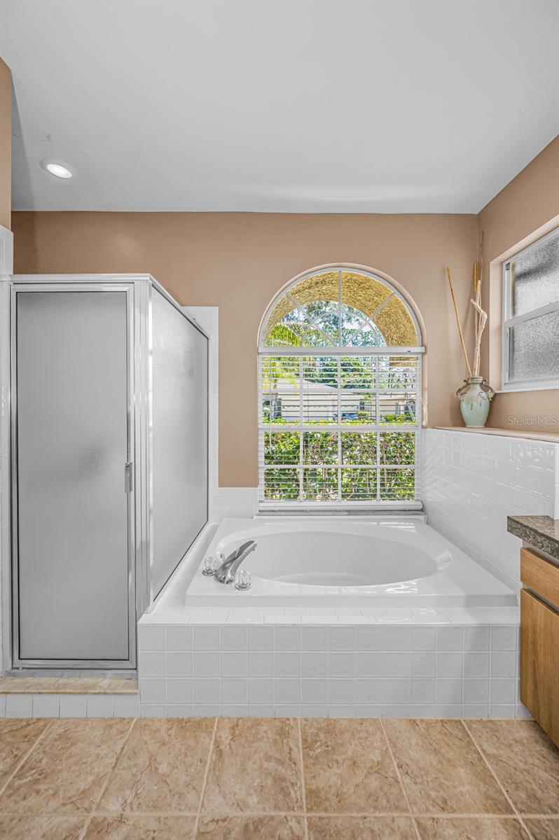 Listing photo id 18 for 2272 Warwick Drive