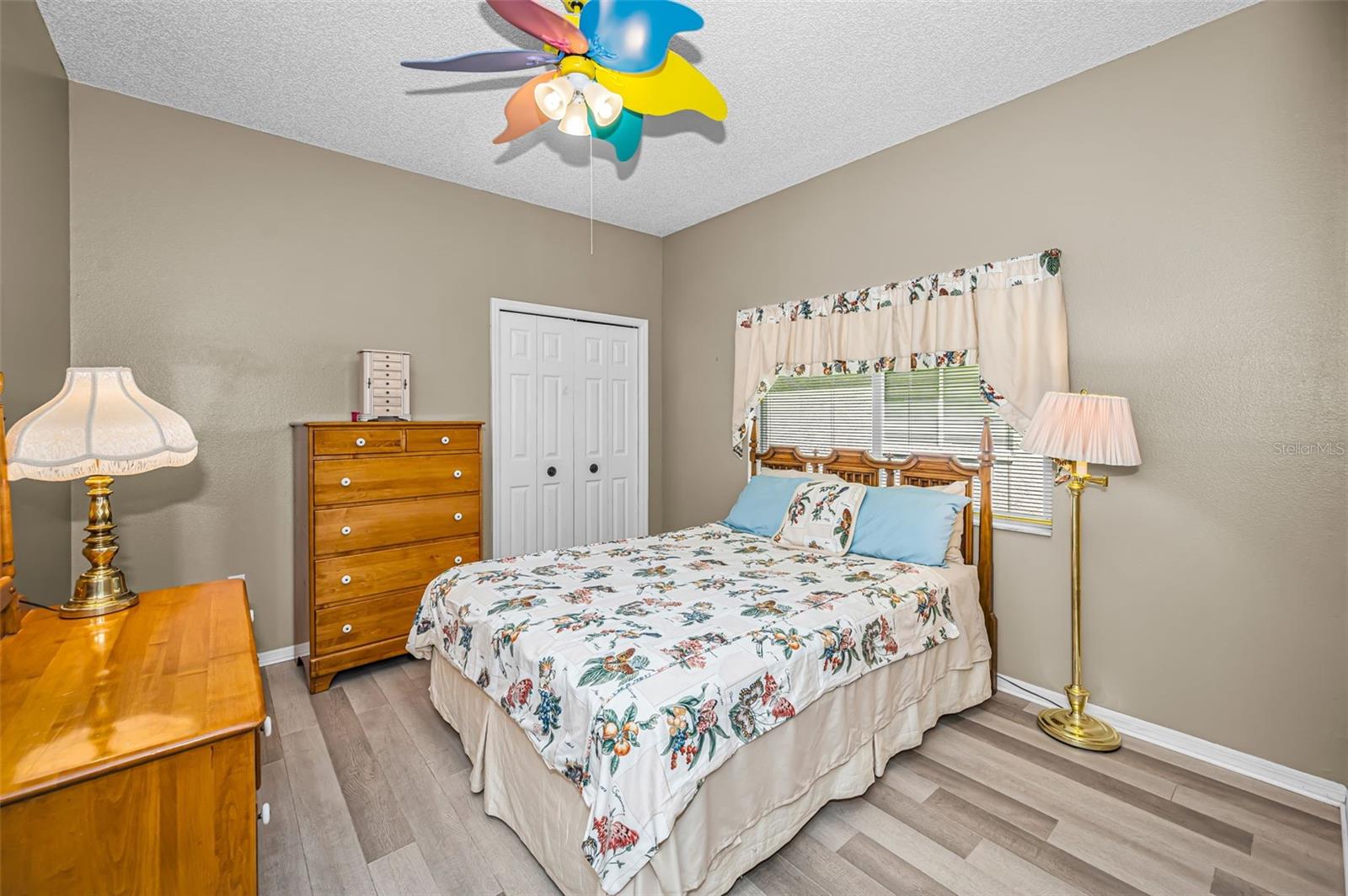 Listing photo id 20 for 2272 Warwick Drive