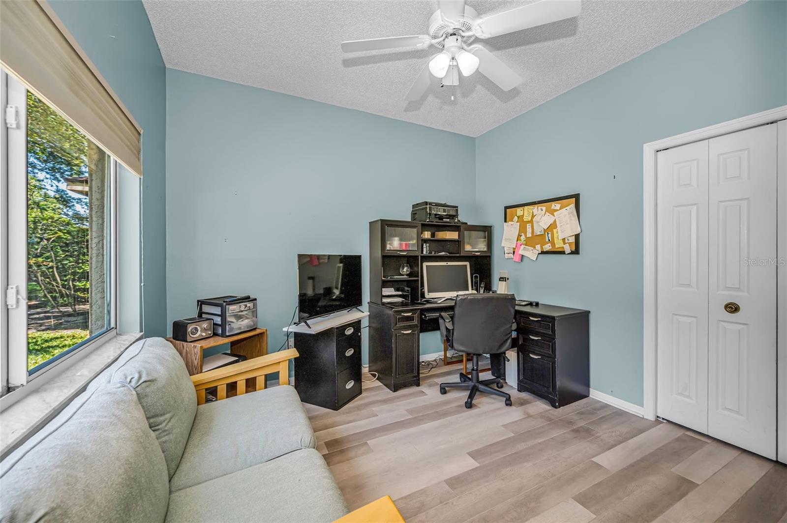Listing photo id 24 for 2272 Warwick Drive