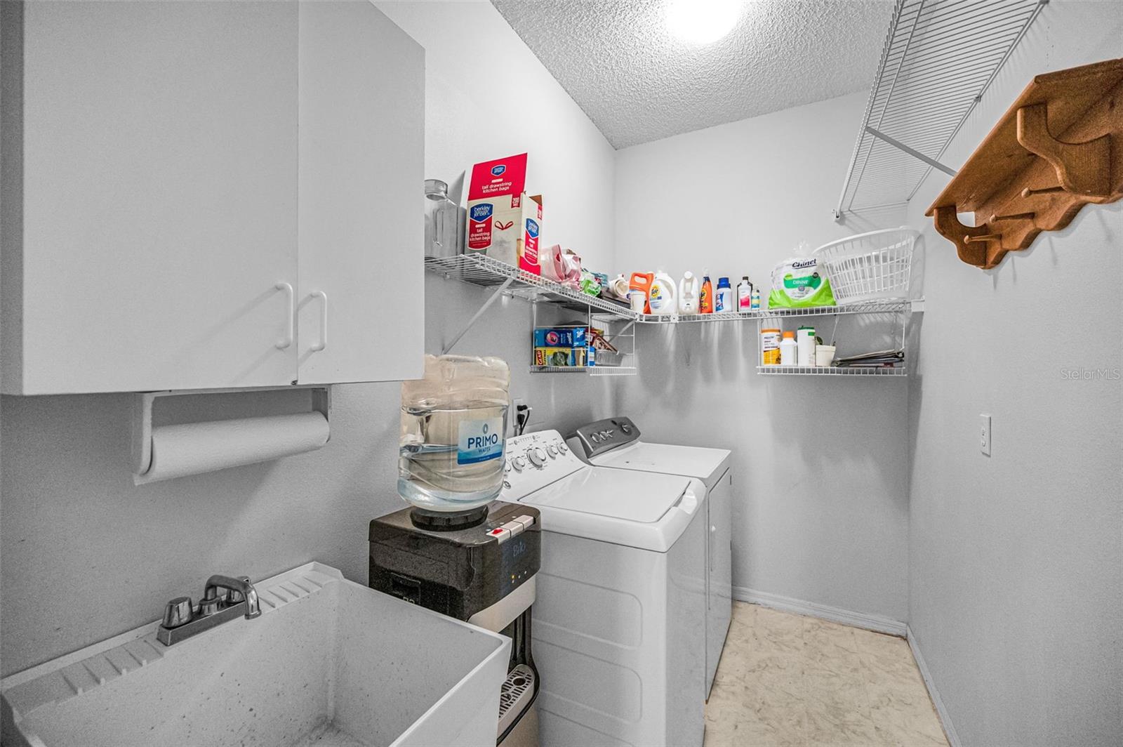 Listing photo id 25 for 2272 Warwick Drive