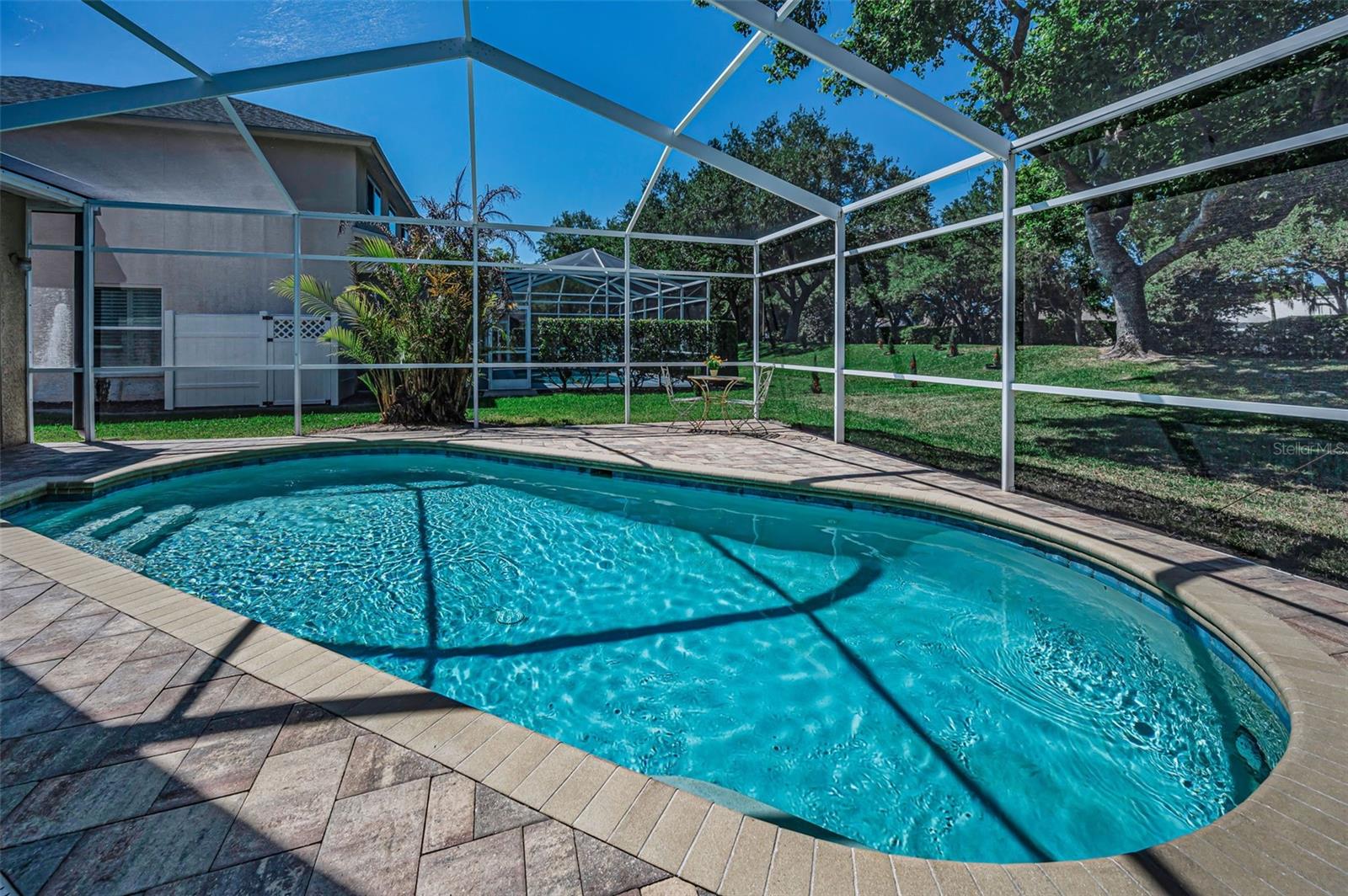 Listing photo id 26 for 2272 Warwick Drive
