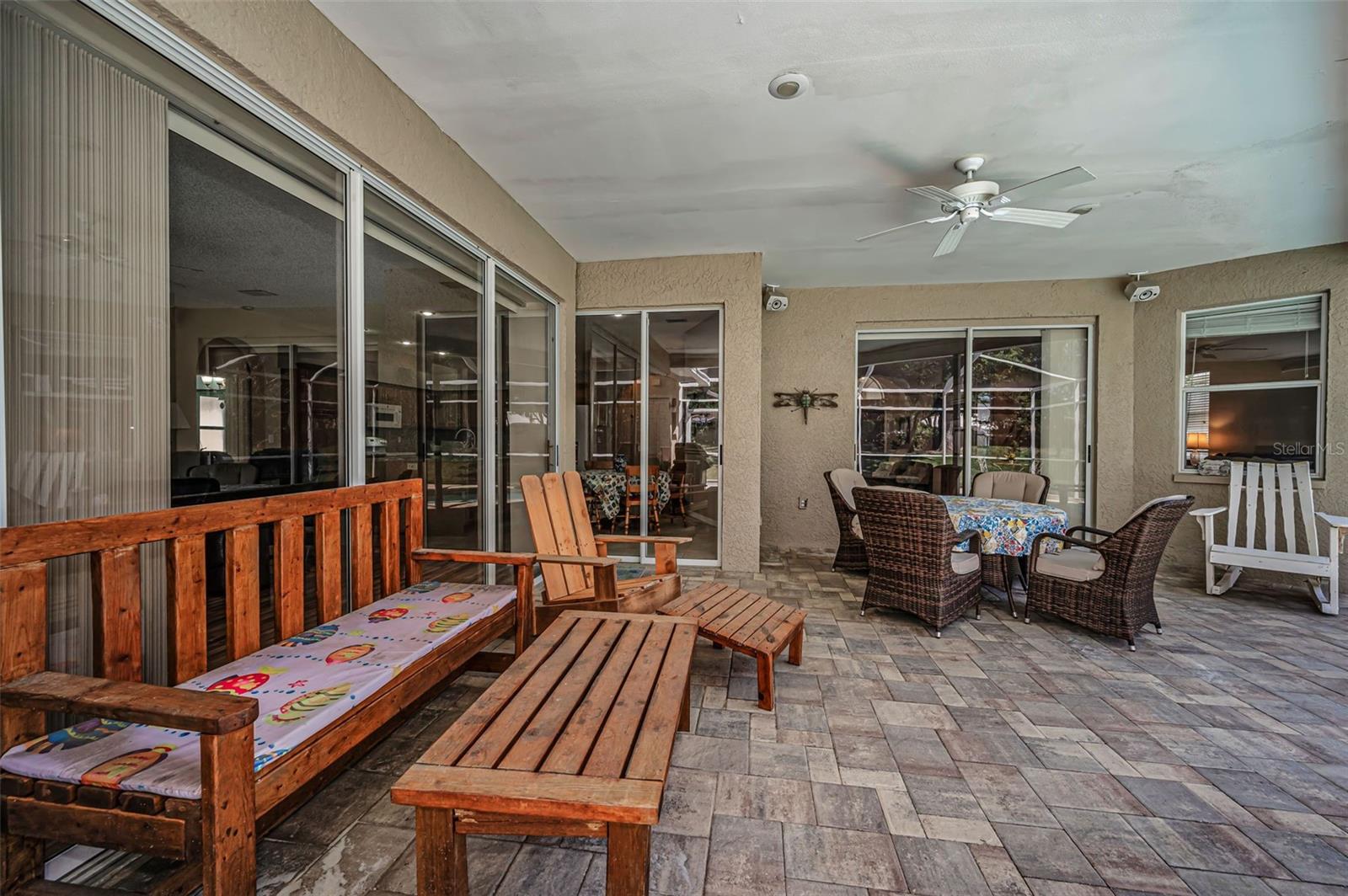 Listing photo id 27 for 2272 Warwick Drive