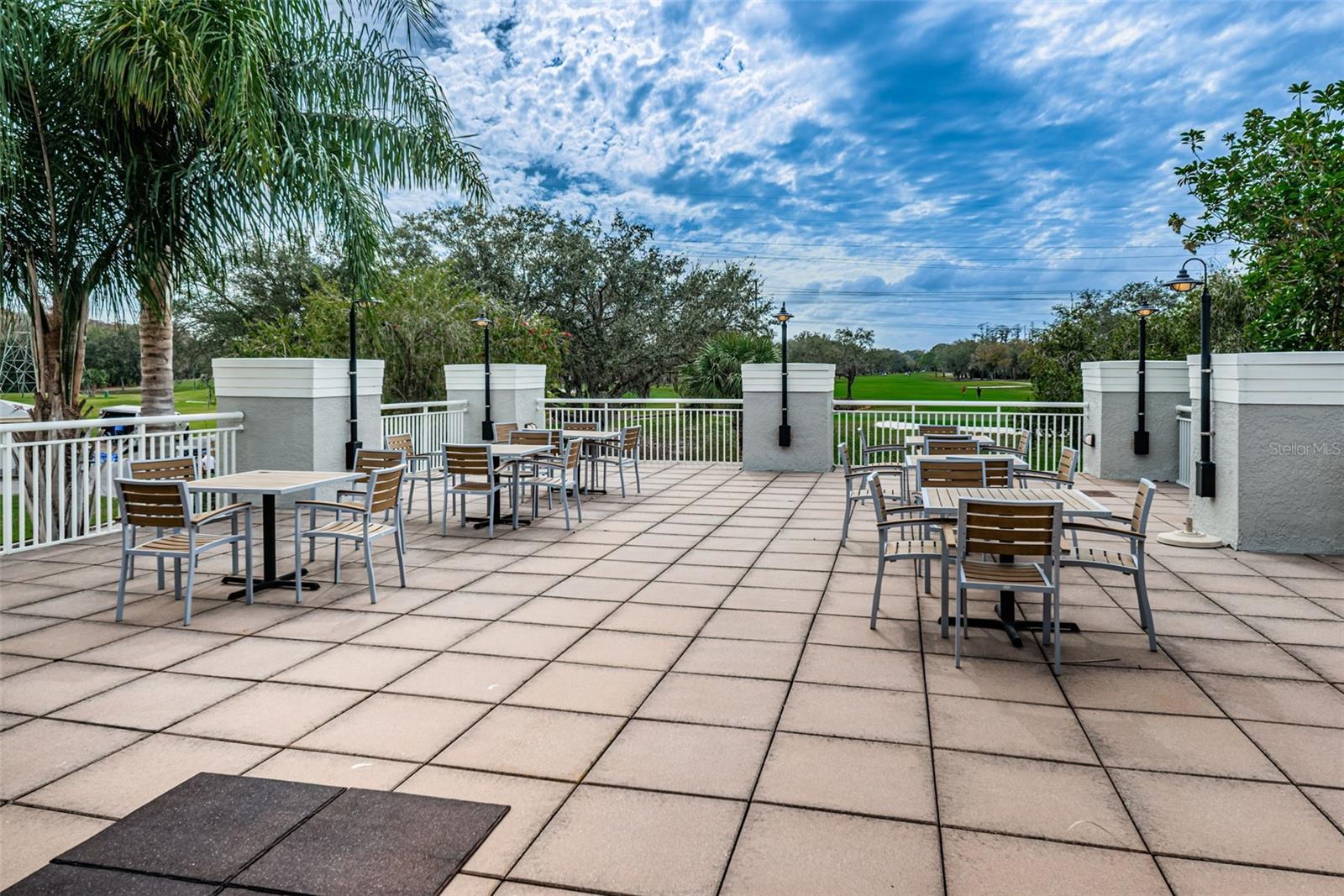 Listing photo id 35 for 2272 Warwick Drive