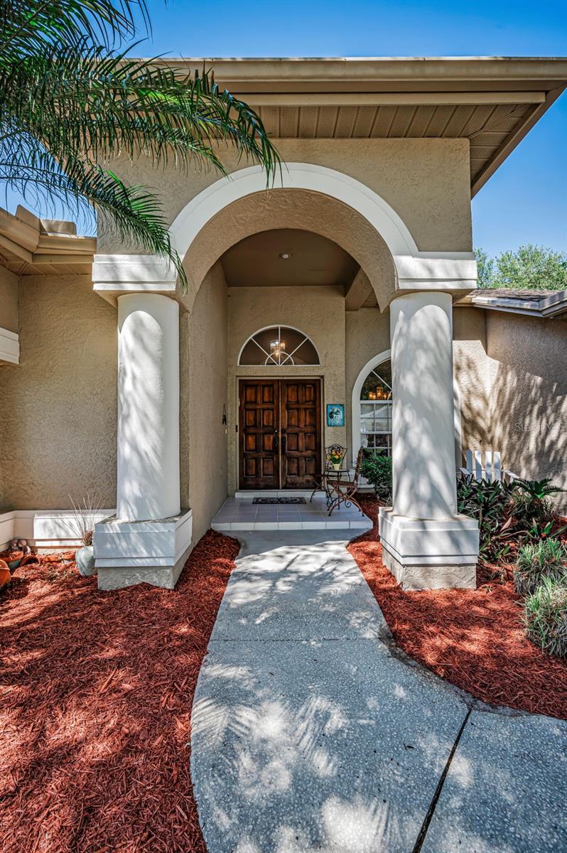 Listing photo id 2 for 2272 Warwick Drive