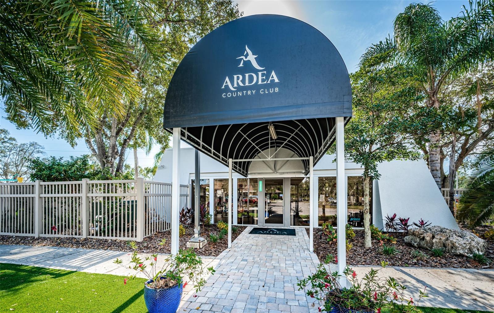 Listing photo id 38 for 2272 Warwick Drive