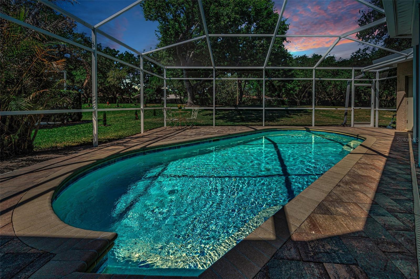 Listing photo id 42 for 2272 Warwick Drive