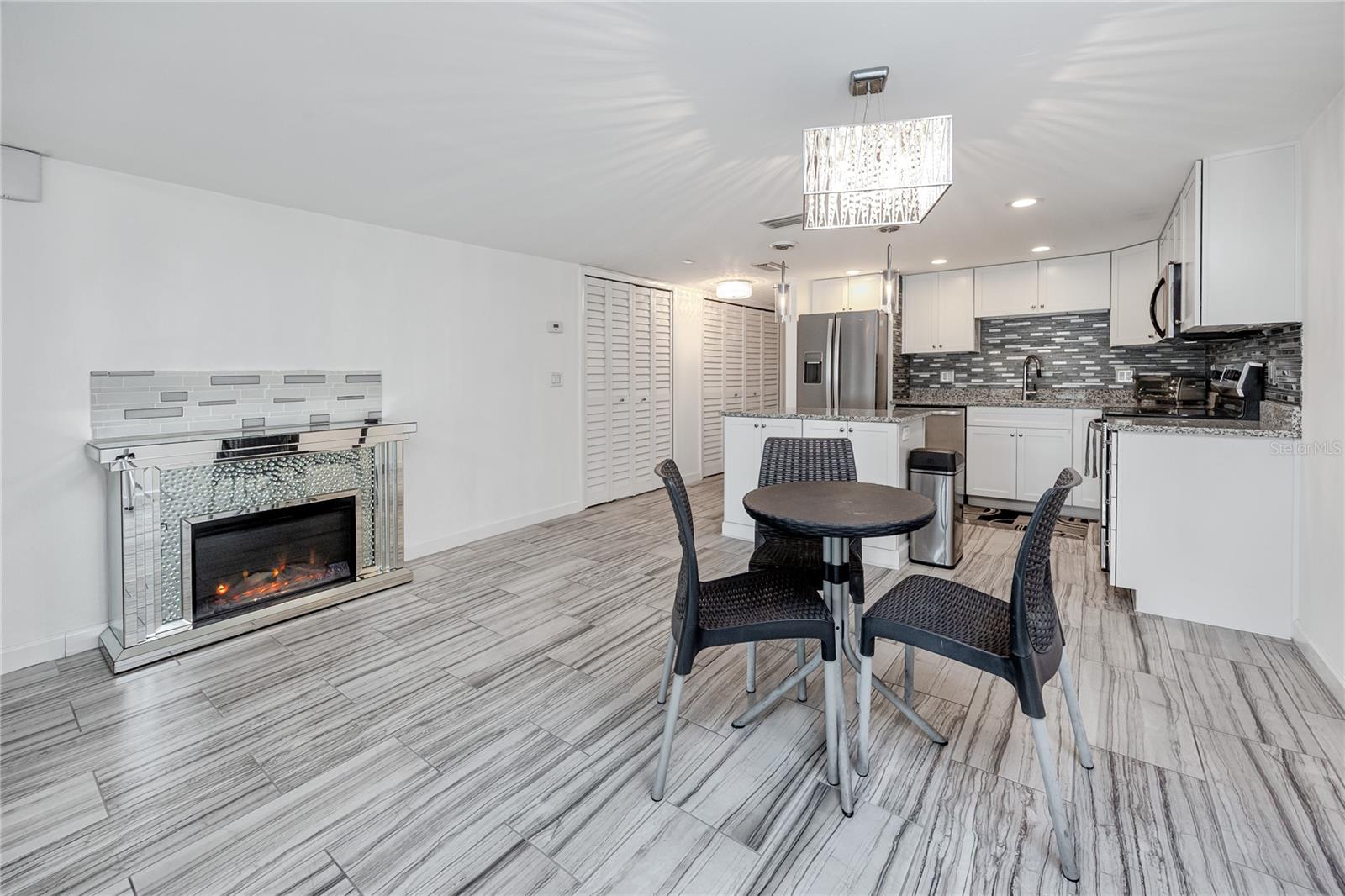 Image 11 of 58 For 7600 Sun Island Drive S 107