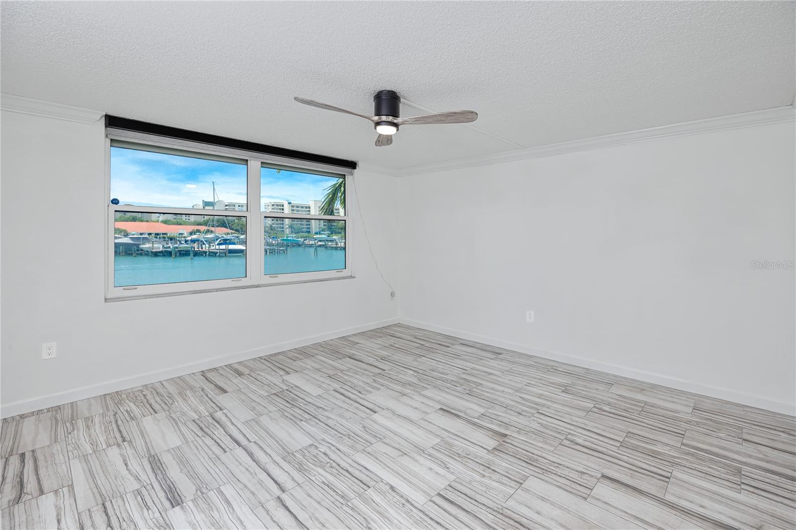 Image 14 of 58 For 7600 Sun Island Drive S 107