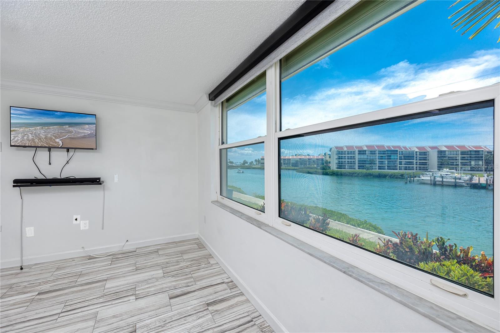 Image 15 of 58 For 7600 Sun Island Drive S 107