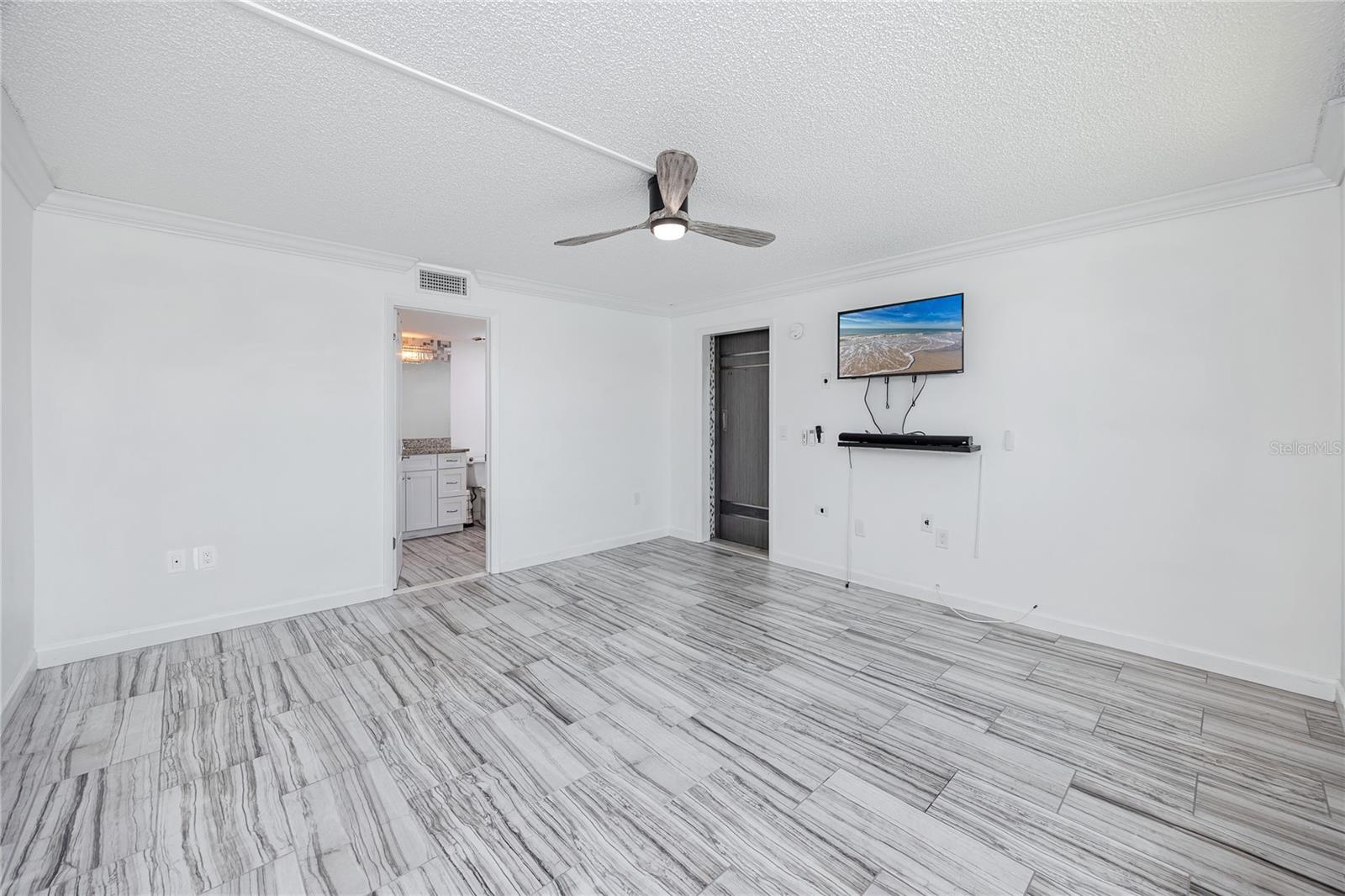 Image 16 of 58 For 7600 Sun Island Drive S 107