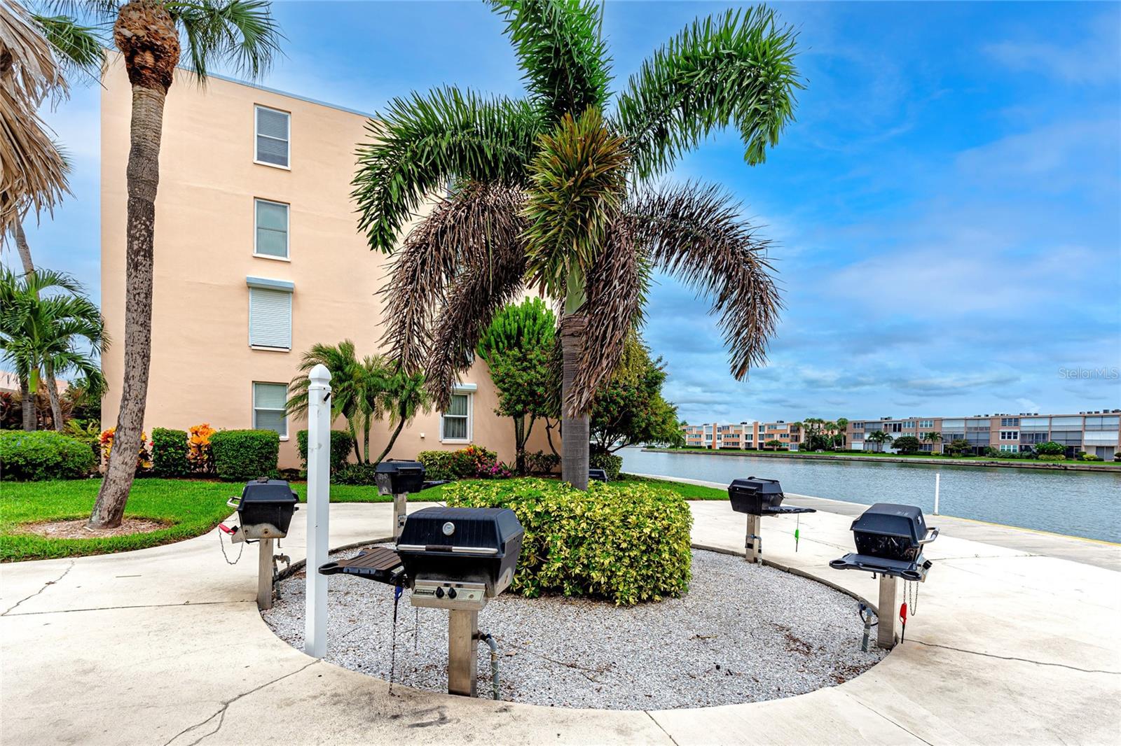 Image 38 of 58 For 7600 Sun Island Drive S 107