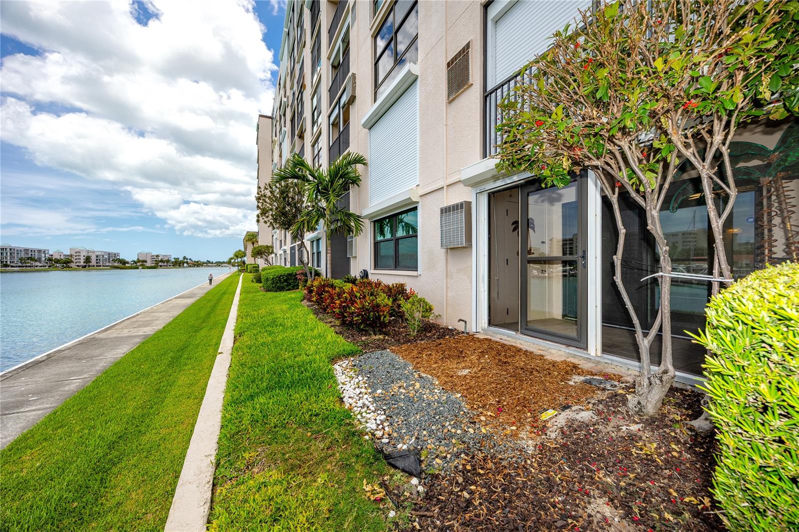 Image 49 of 58 For 7600 Sun Island Drive S 107