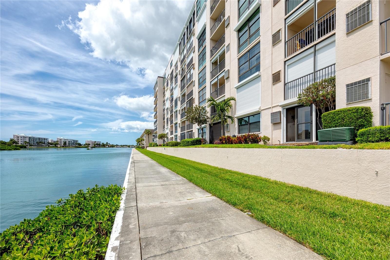 Image 50 of 58 For 7600 Sun Island Drive S 107