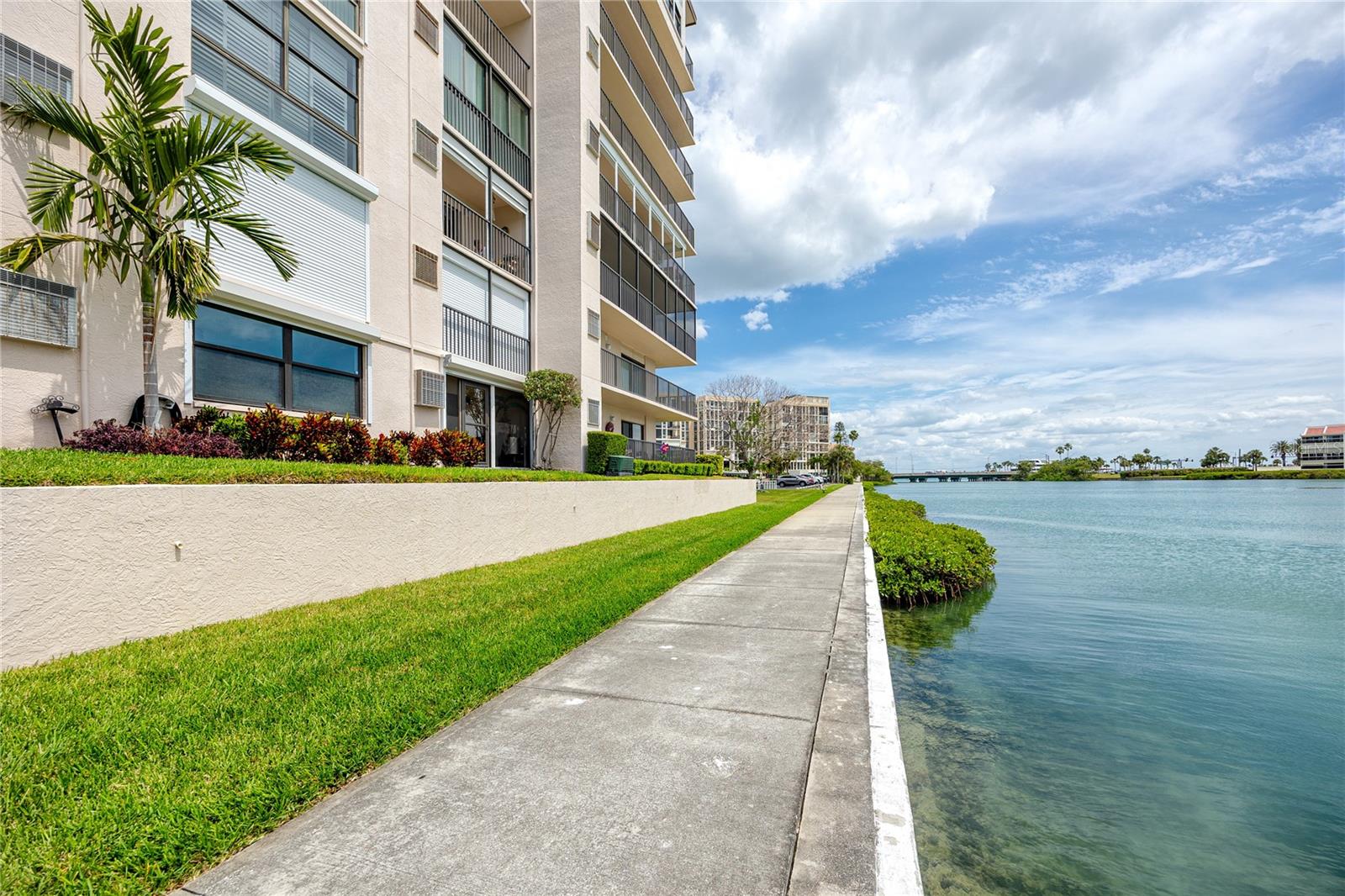 Image 52 of 58 For 7600 Sun Island Drive S 107