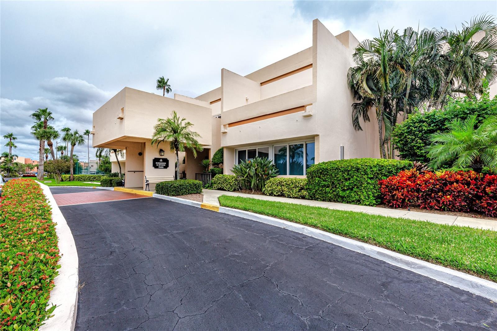 Image 55 of 58 For 7600 Sun Island Drive S 107