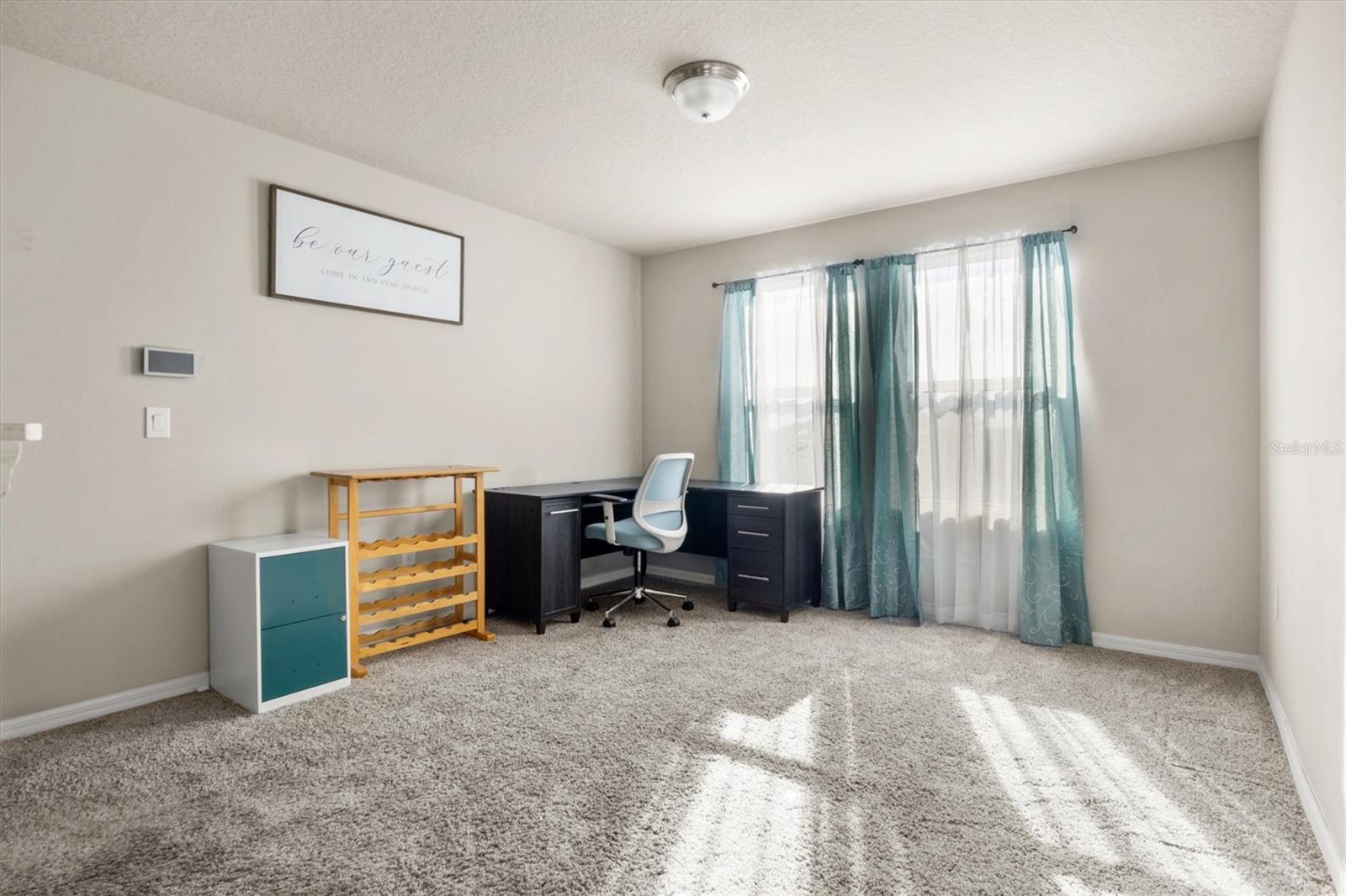 Image 13 of 26 For 884 Cambridge Drive