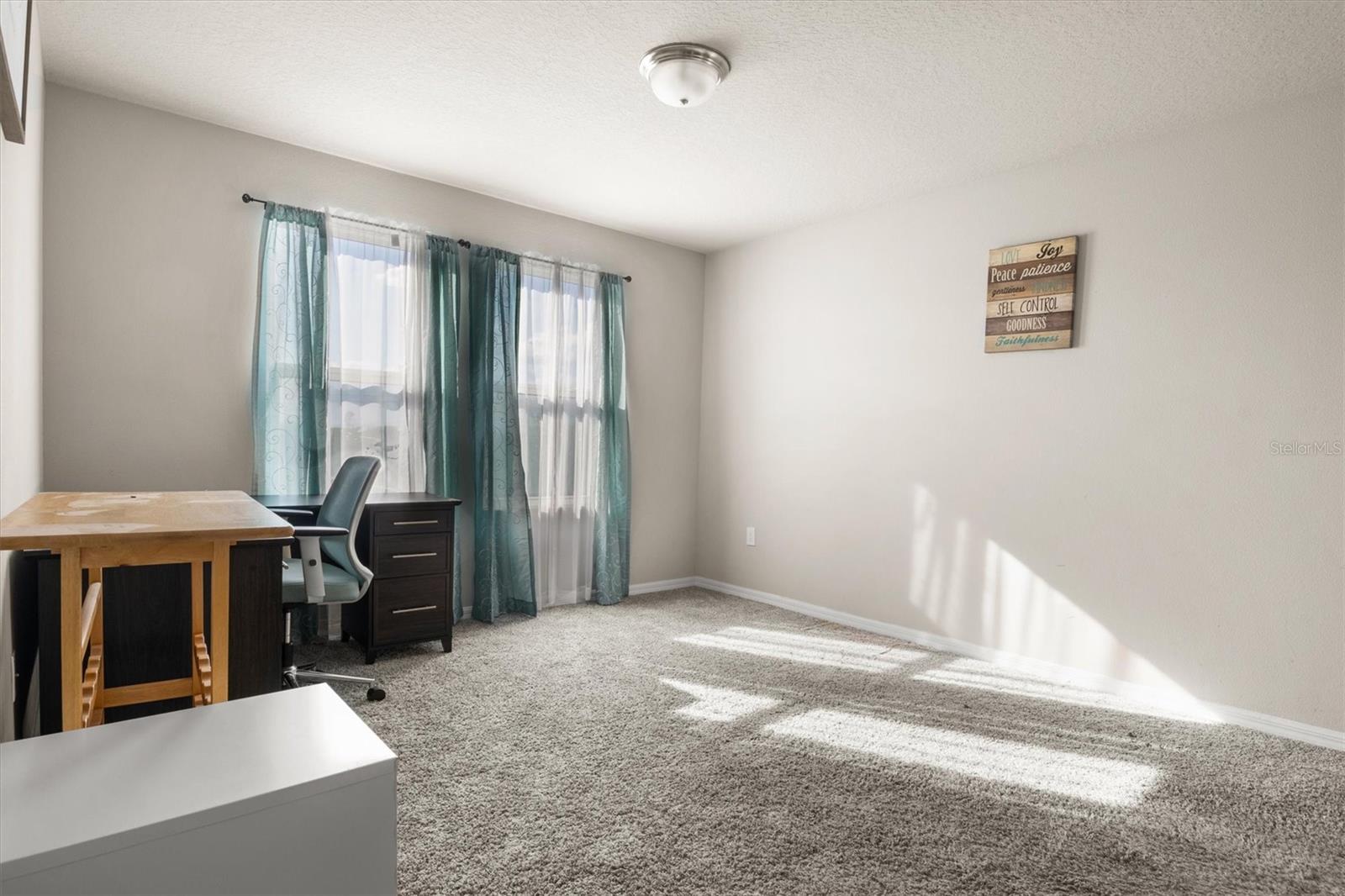 Image 14 of 26 For 884 Cambridge Drive