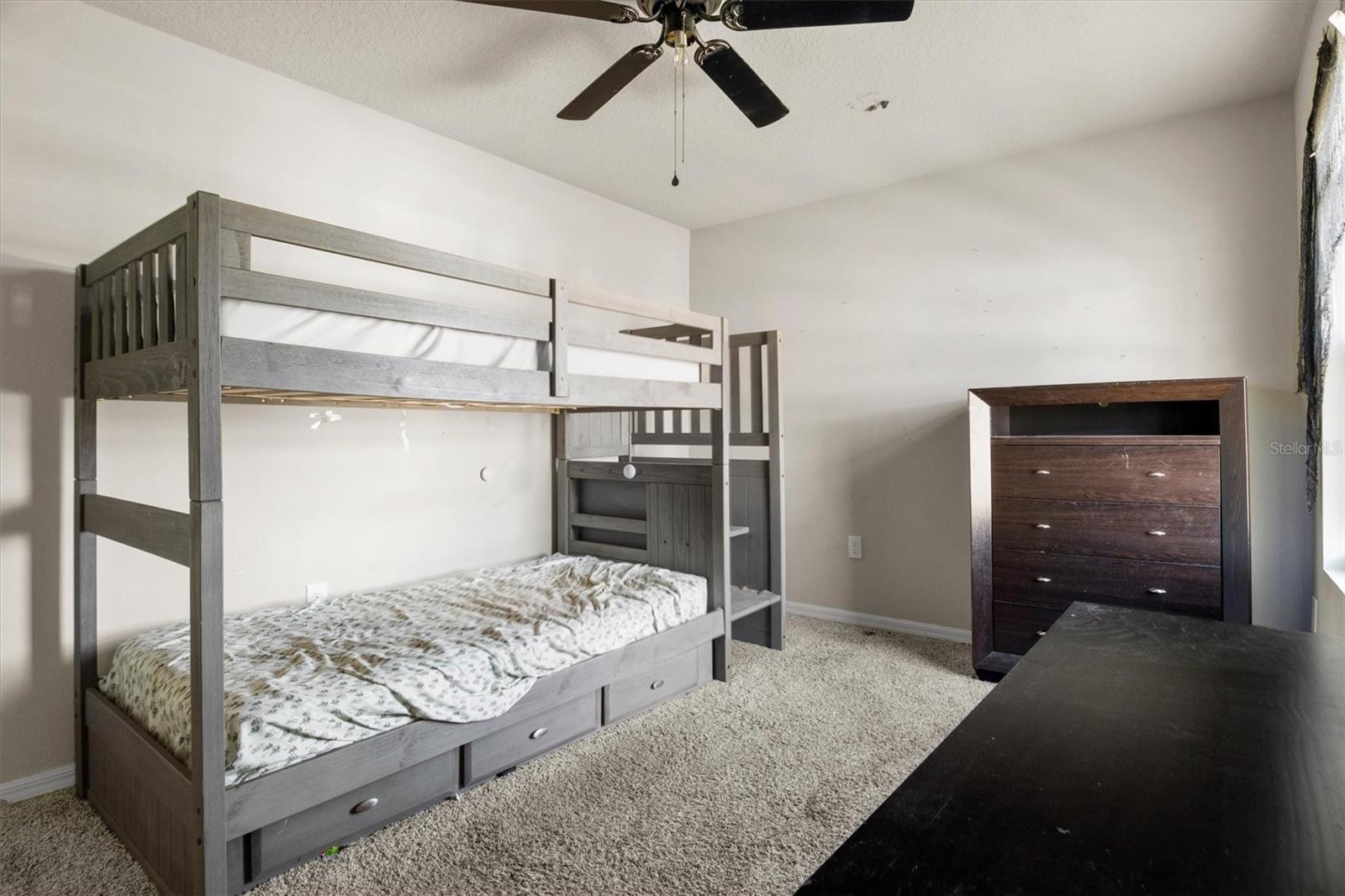 Image 16 of 26 For 884 Cambridge Drive