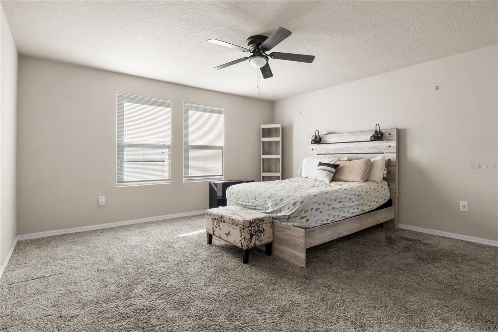 Image 23 of 26 For 884 Cambridge Drive