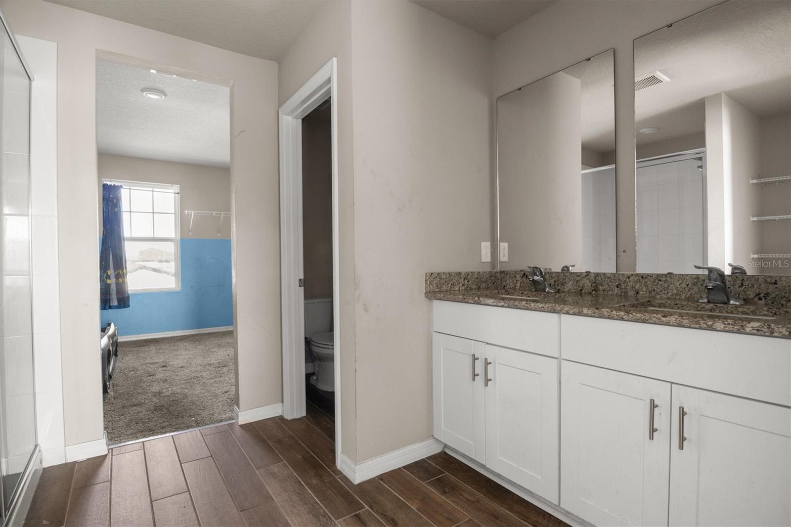 Image 25 of 26 For 884 Cambridge Drive