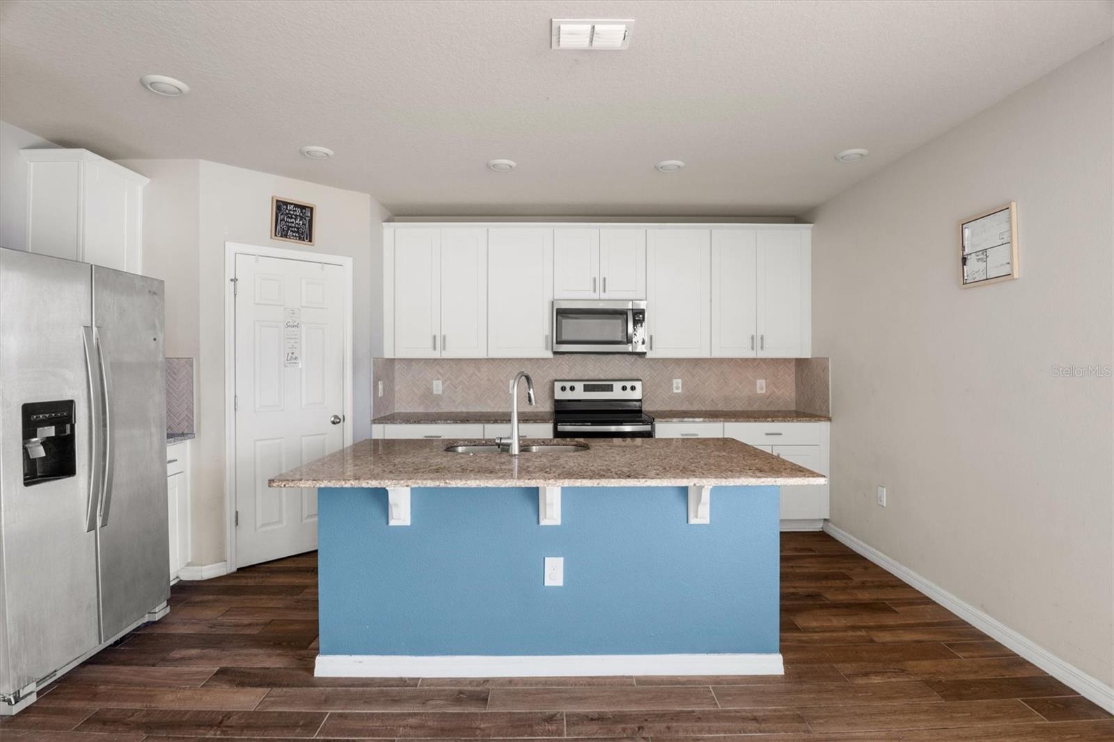 Image 4 of 26 For 884 Cambridge Drive