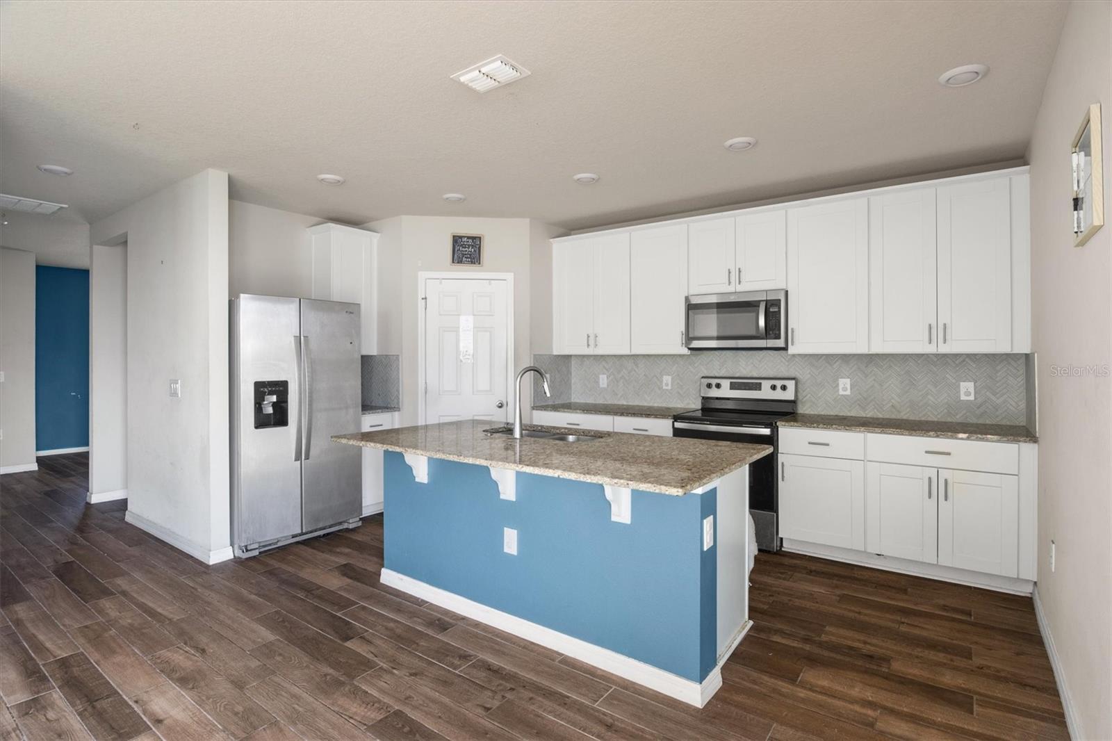 Image 5 of 26 For 884 Cambridge Drive