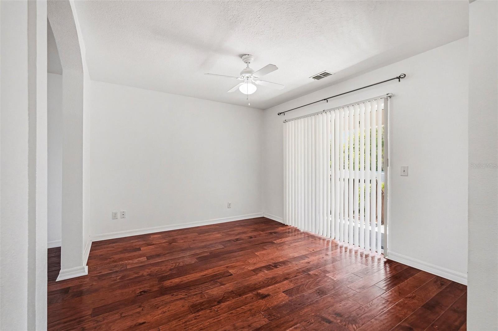 Listing photo id 8 for 1702 North Street
