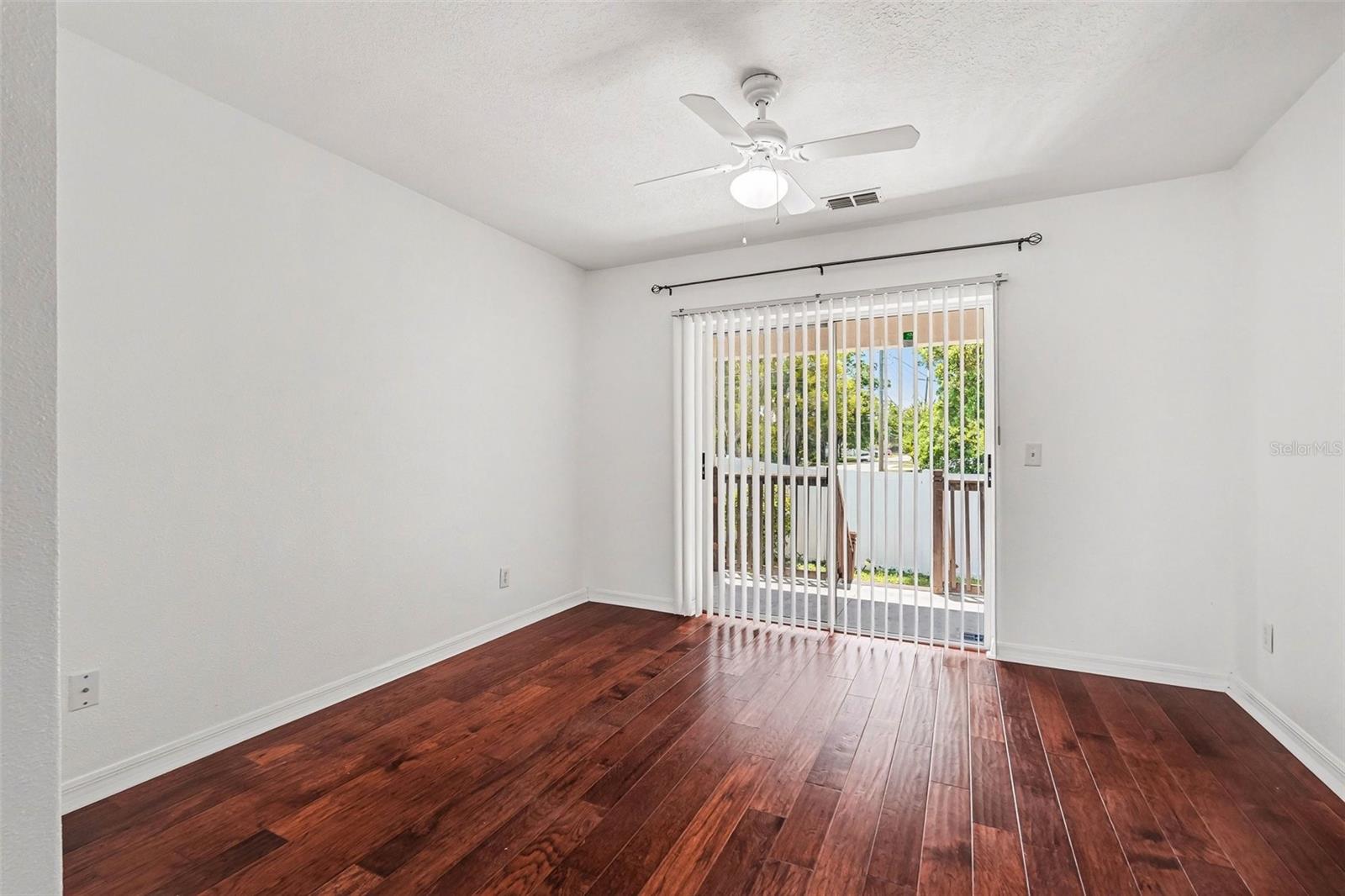 Listing photo id 9 for 1702 North Street