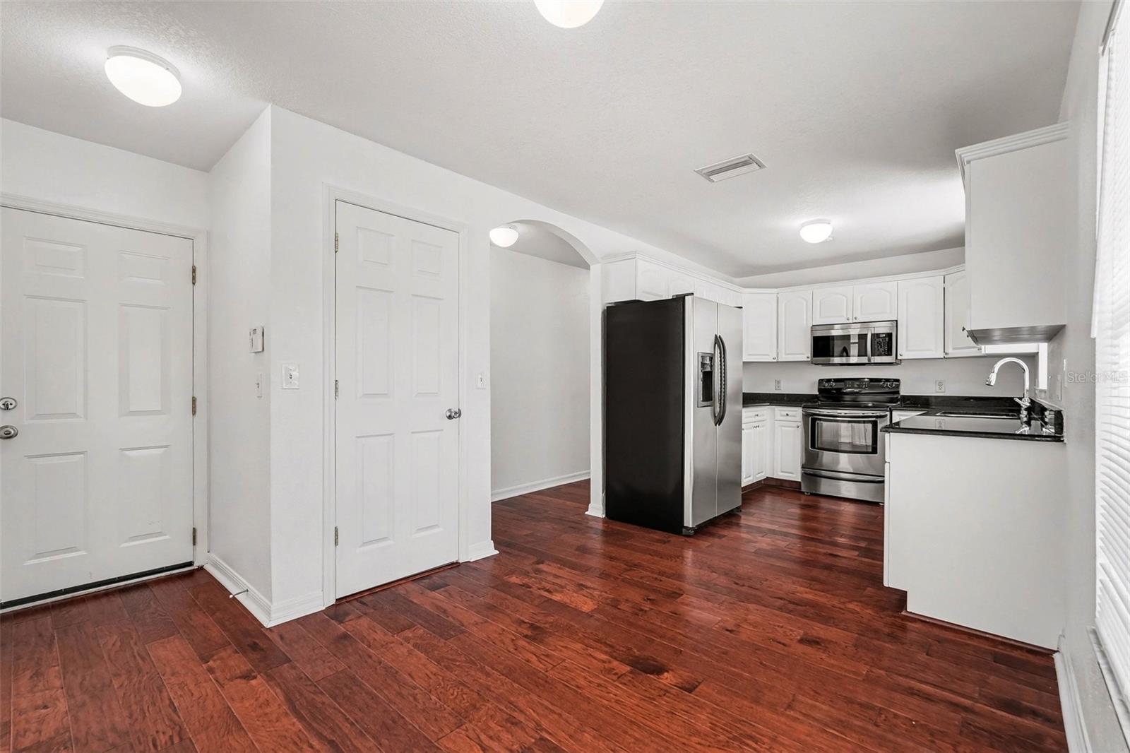 Listing photo id 13 for 1702 North Street