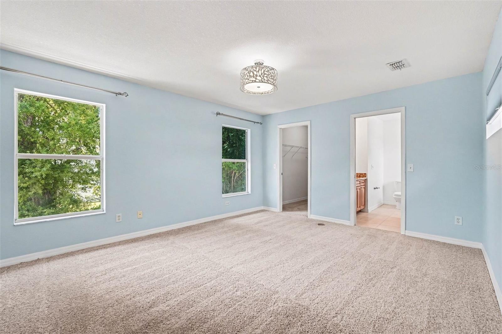 Listing photo id 17 for 1702 North Street