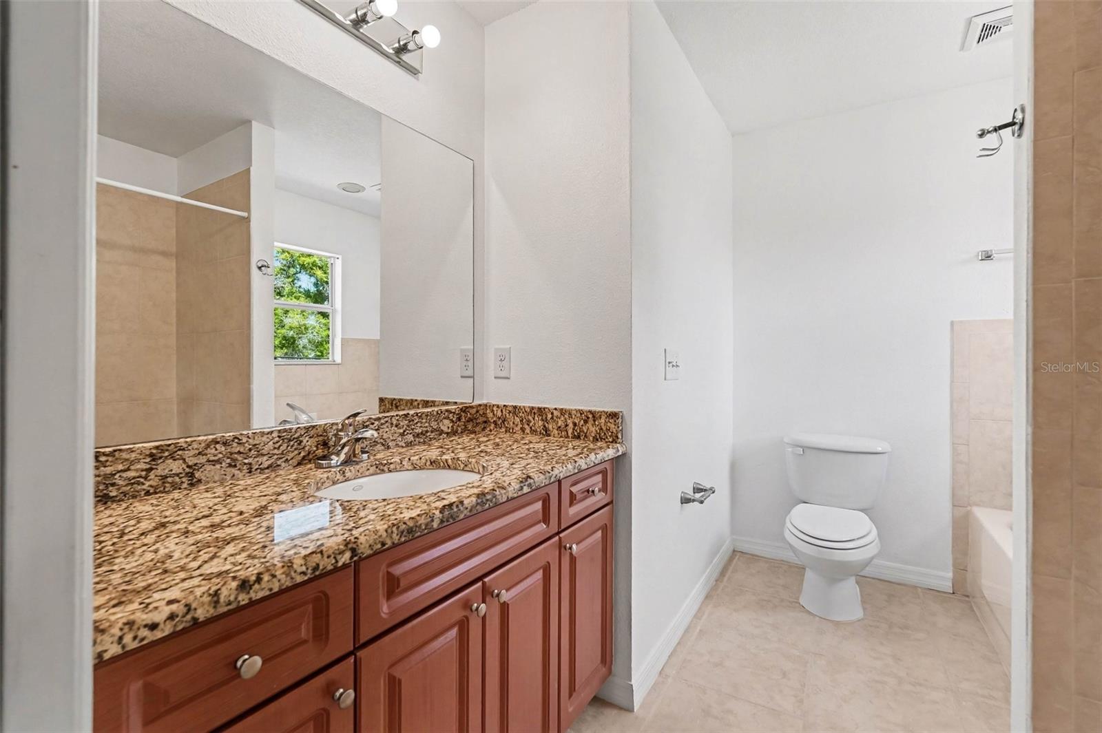 Listing photo id 23 for 1702 North Street