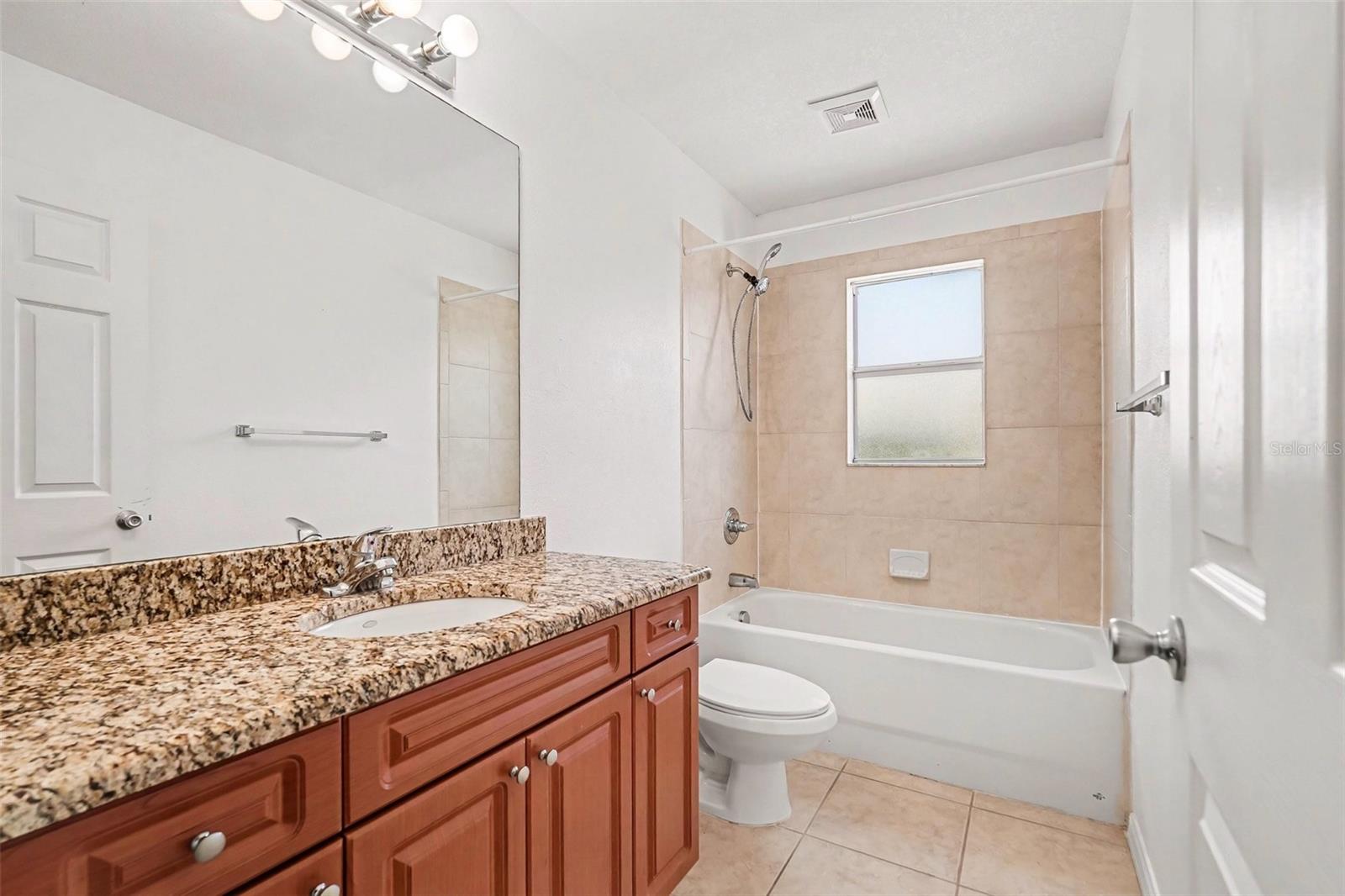 Listing photo id 24 for 1702 North Street
