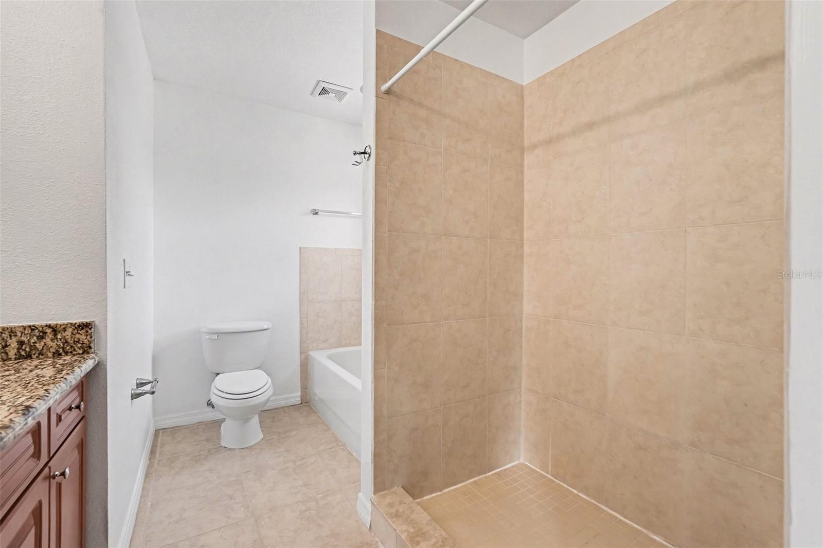 Listing photo id 26 for 1702 North Street