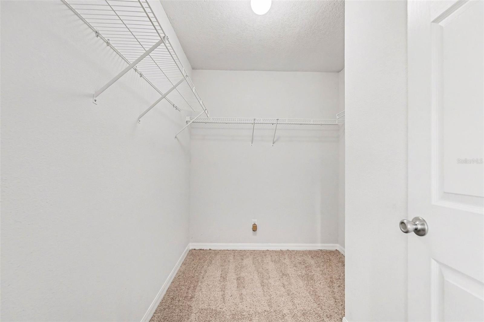 Listing photo id 28 for 1702 North Street