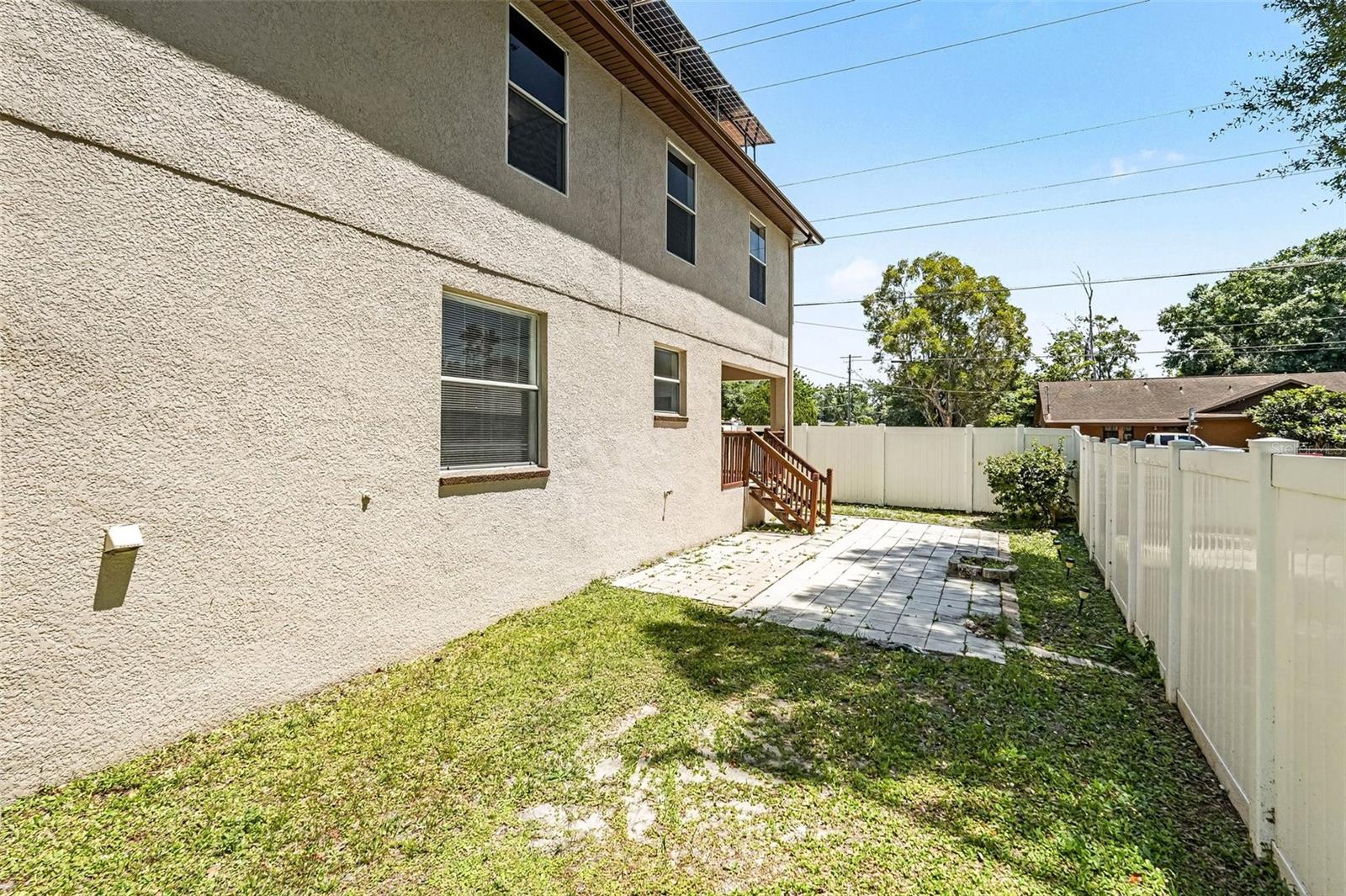 Listing photo id 30 for 1702 North Street
