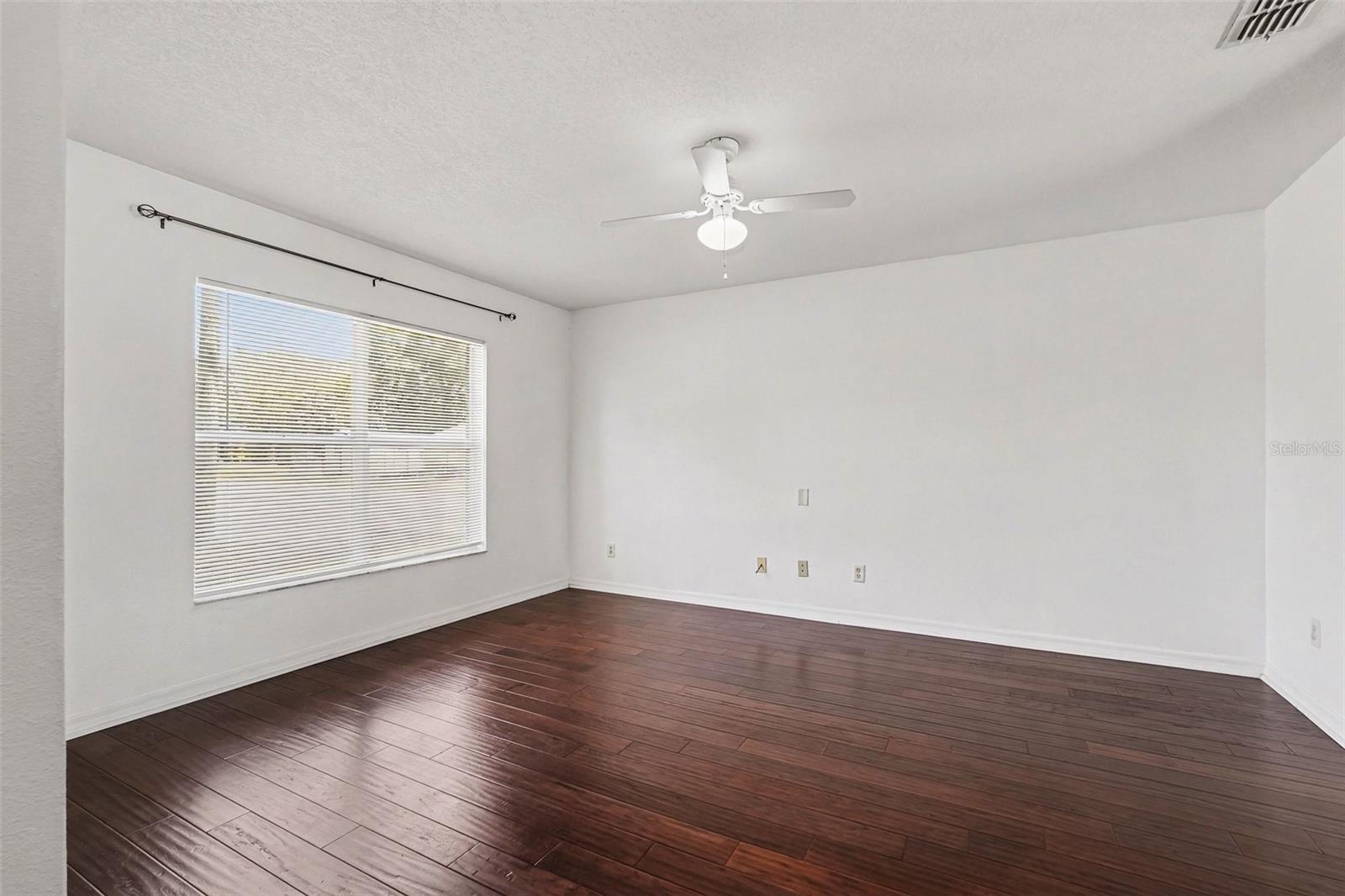 Listing photo id 4 for 1702 North Street