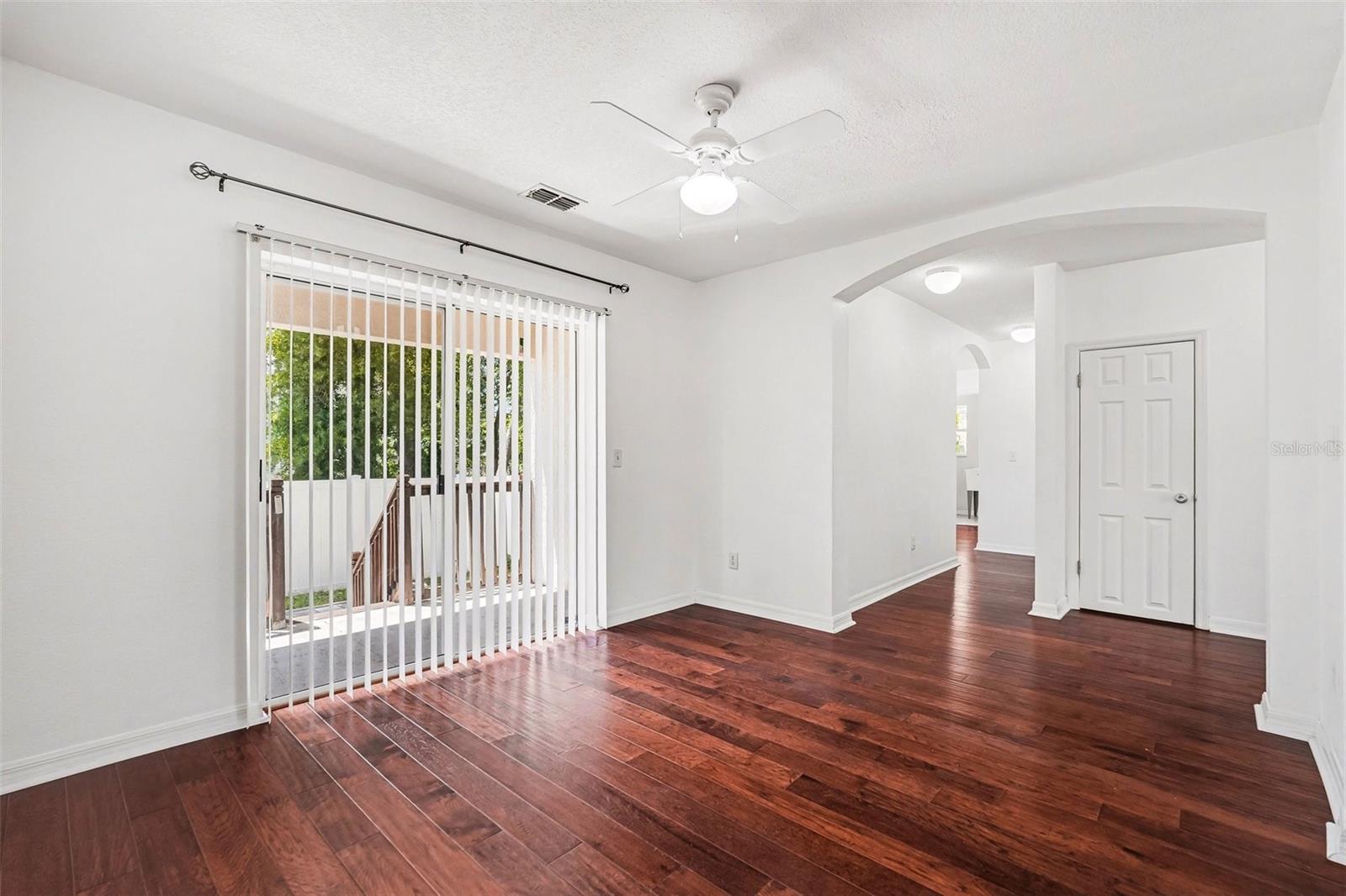 Listing photo id 7 for 1702 North Street
