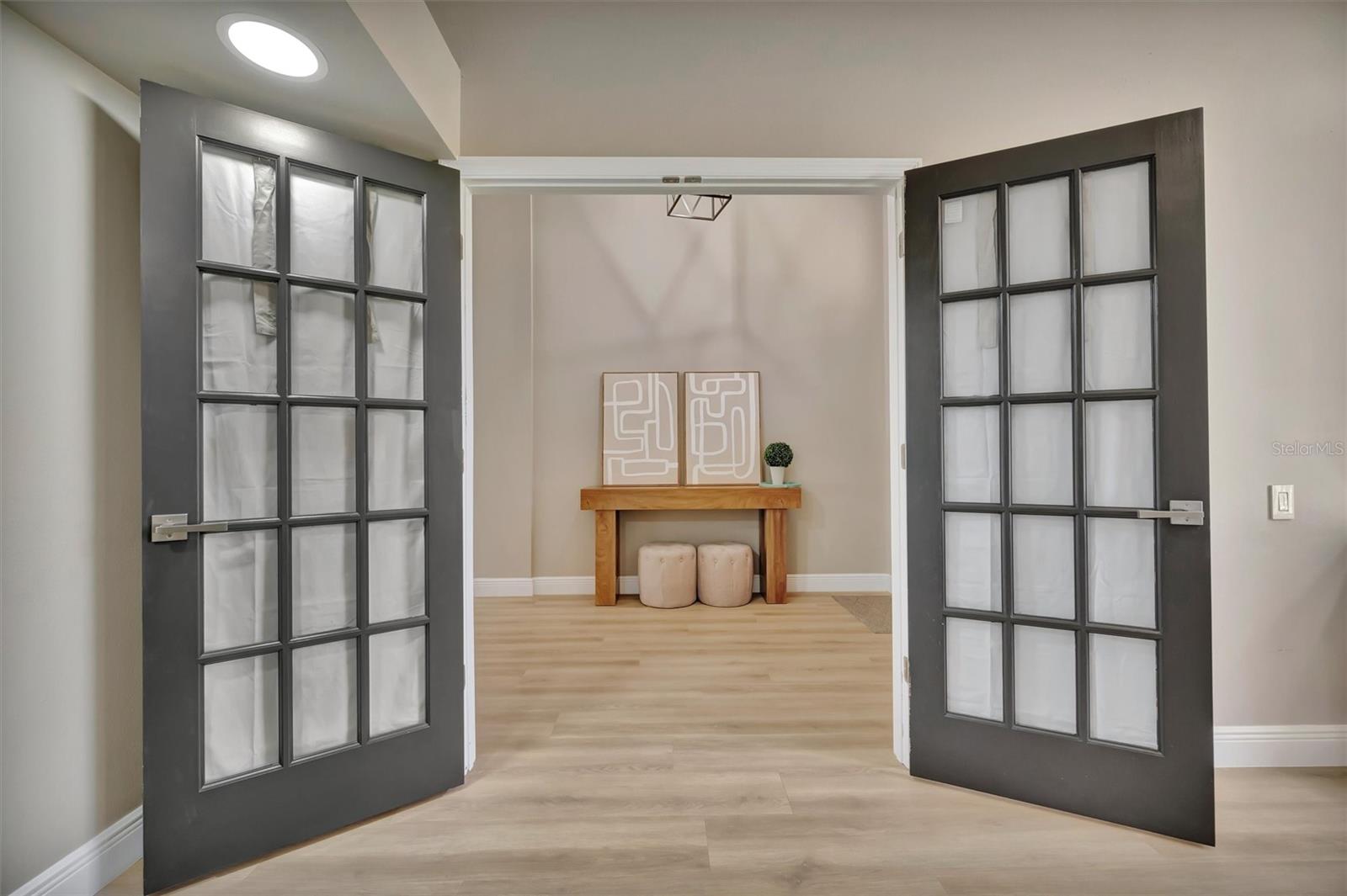 Image 16 of 96 For 15507 Fentress Court