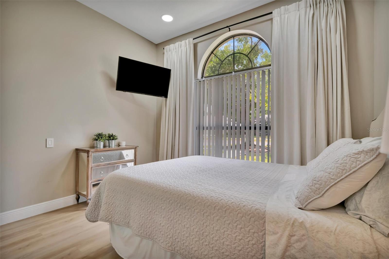 Image 19 of 96 For 15507 Fentress Court