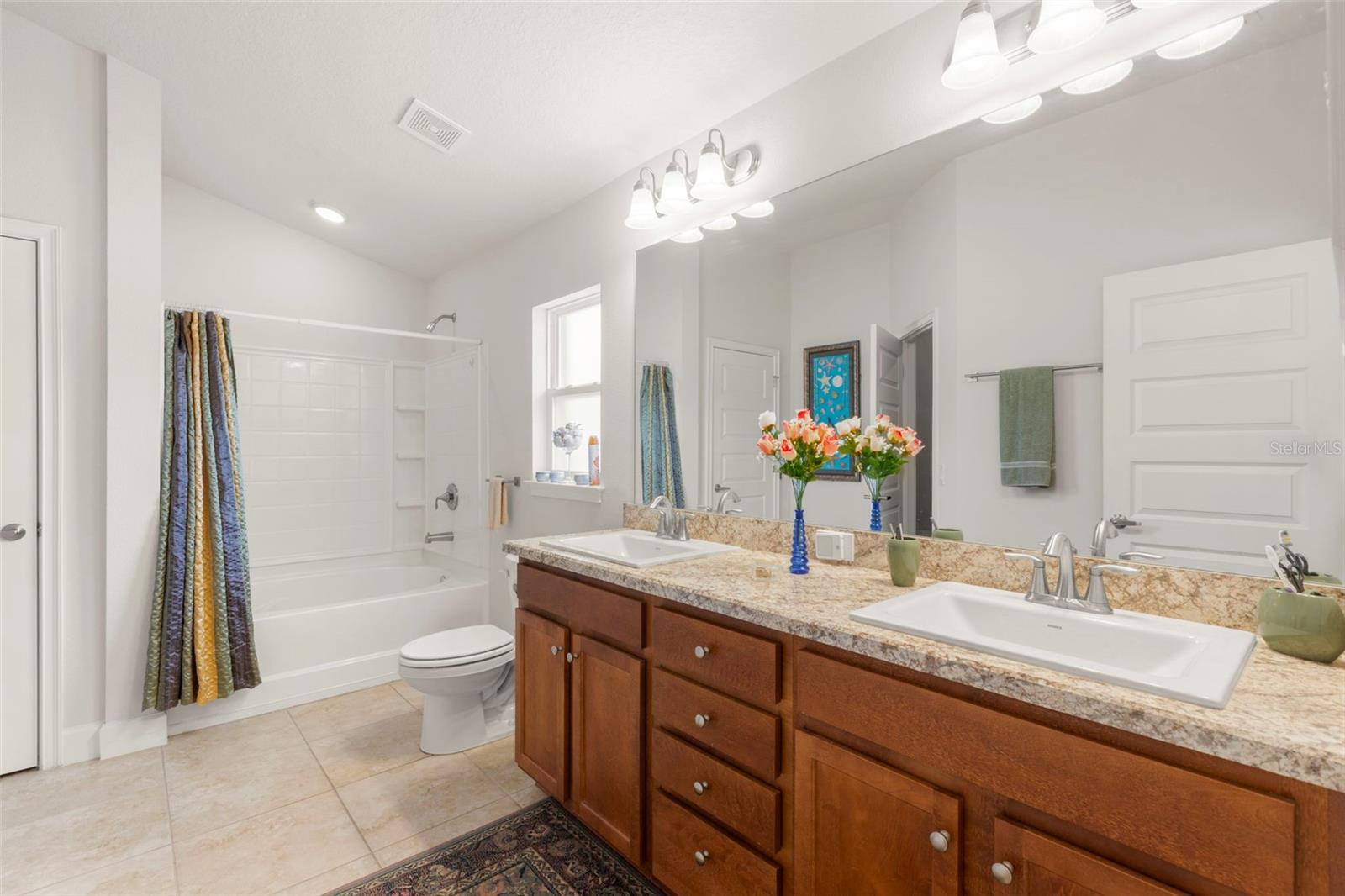 Image 23 of 44 For 16114 Vine Cliff Avenue