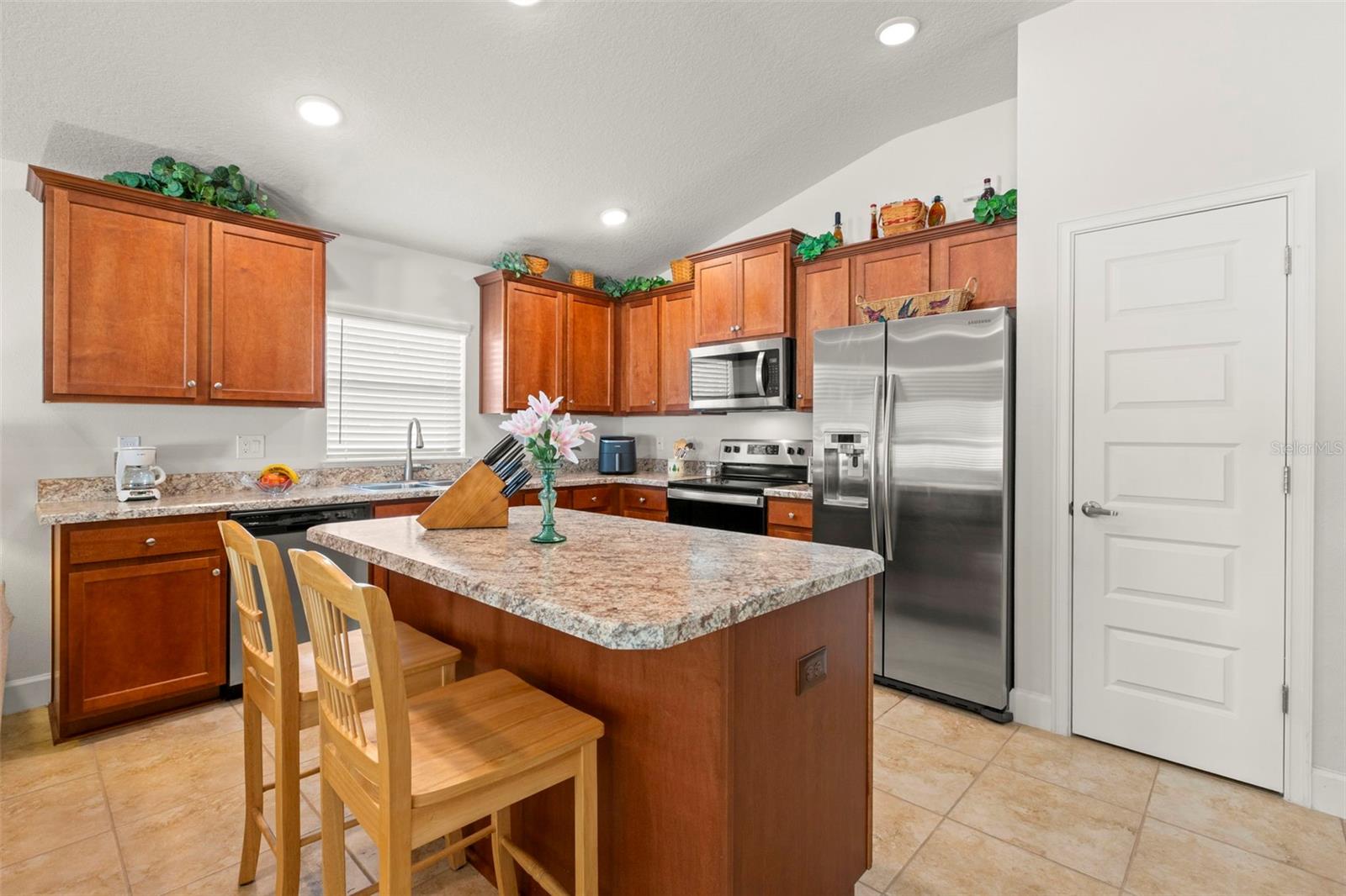 Image 7 of 44 For 16114 Vine Cliff Avenue
