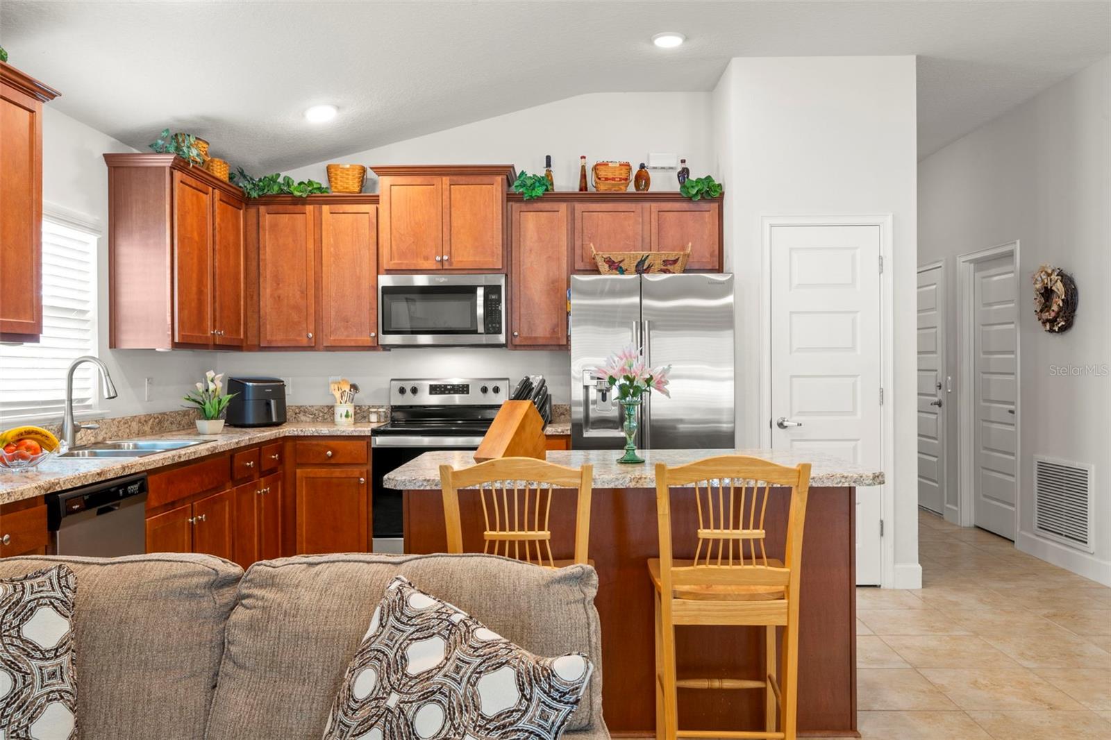 Image 8 of 44 For 16114 Vine Cliff Avenue