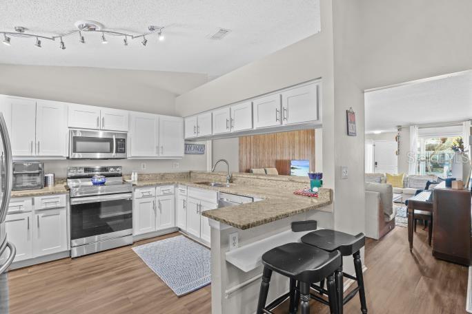 Image 14 of 53 For 421 Benson Street
