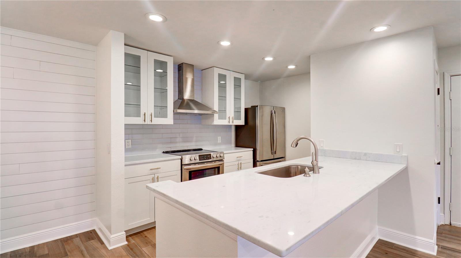Image 10 of 35 For 9481 Highland Oak Drive 1001