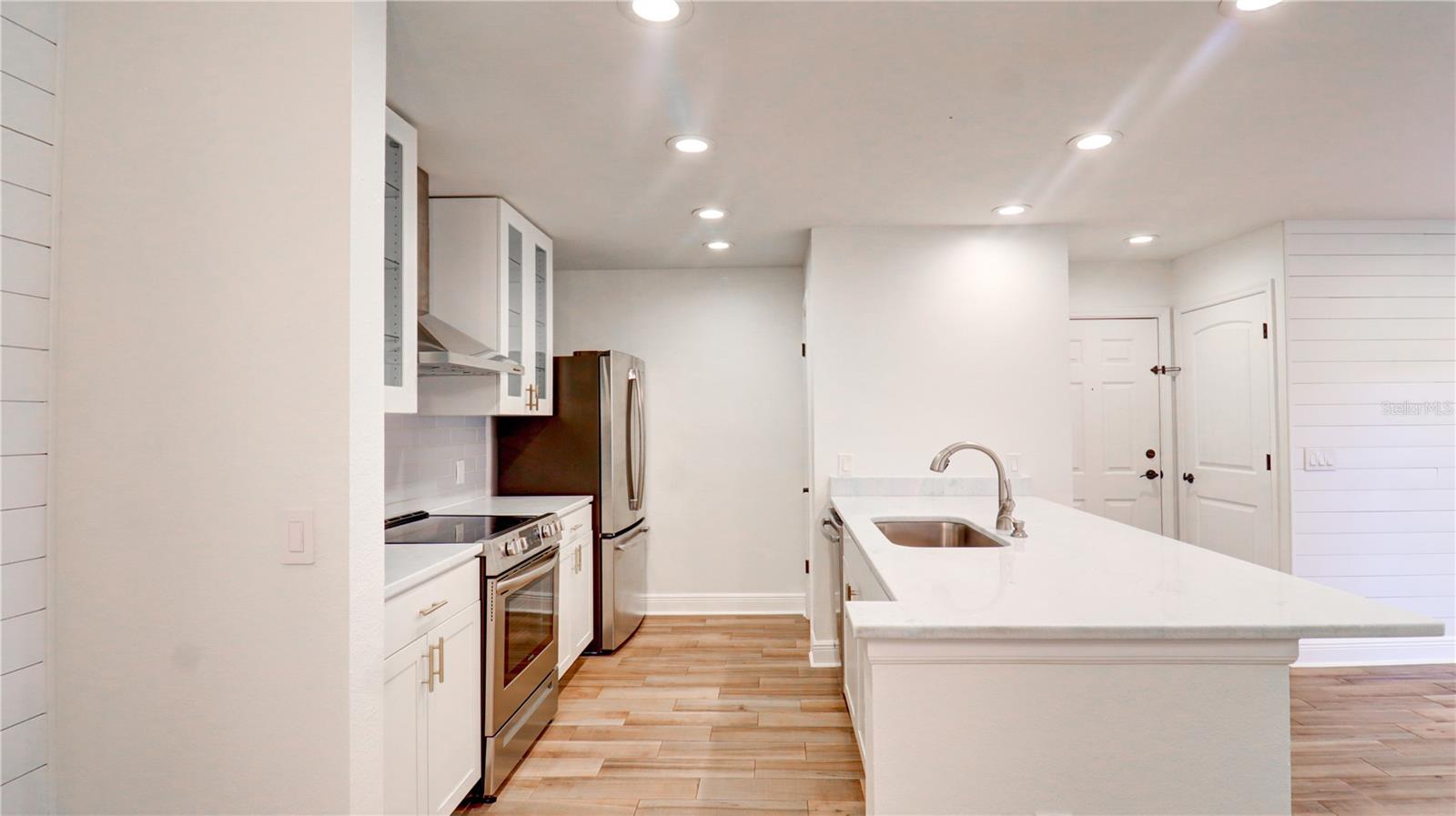 Image 11 of 35 For 9481 Highland Oak Drive 1001