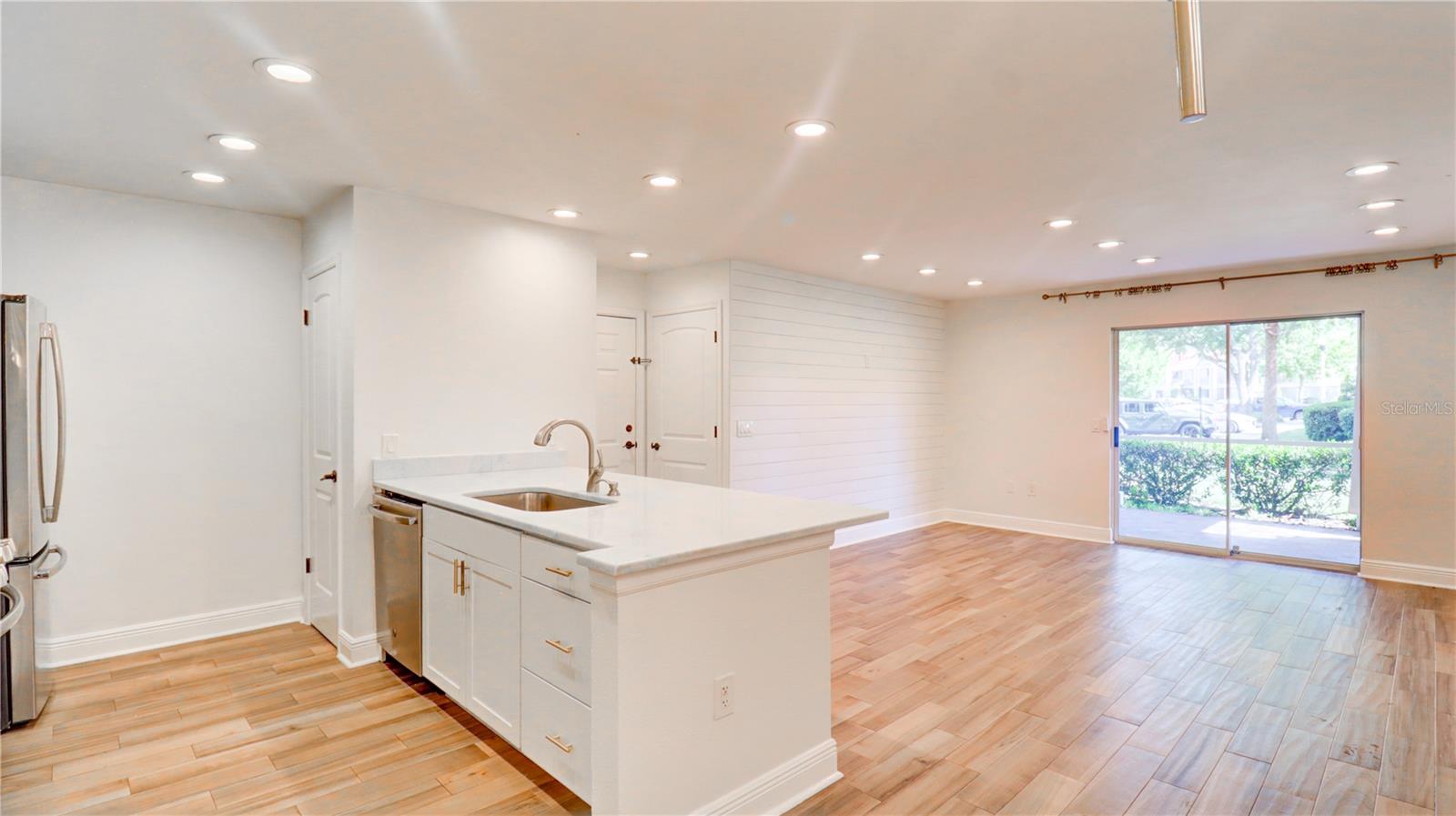 Image 12 of 35 For 9481 Highland Oak Drive 1001