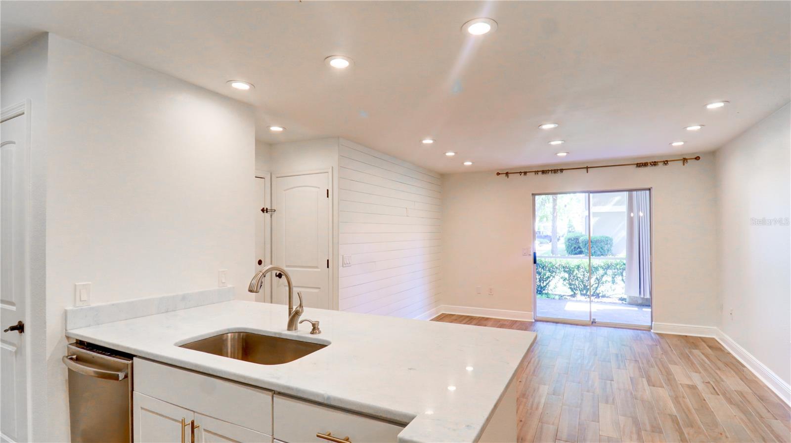 Image 14 of 35 For 9481 Highland Oak Drive 1001