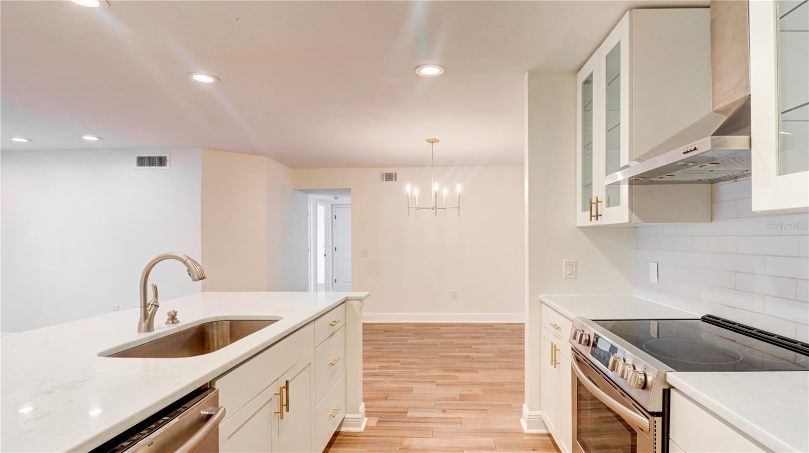Image 15 of 35 For 9481 Highland Oak Drive 1001