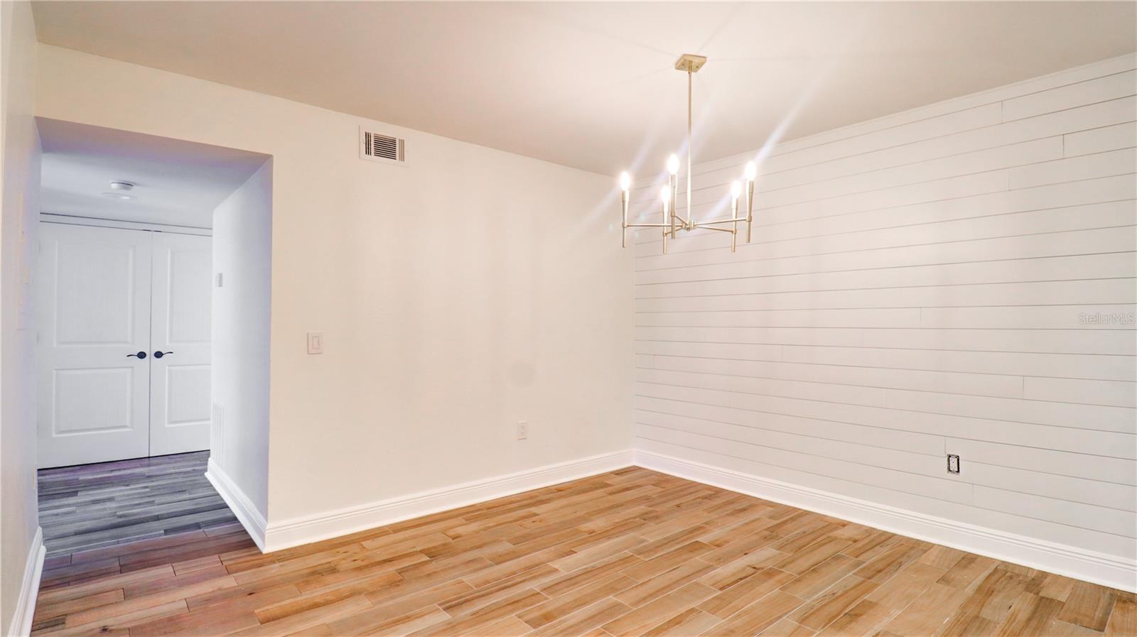 Image 16 of 35 For 9481 Highland Oak Drive 1001
